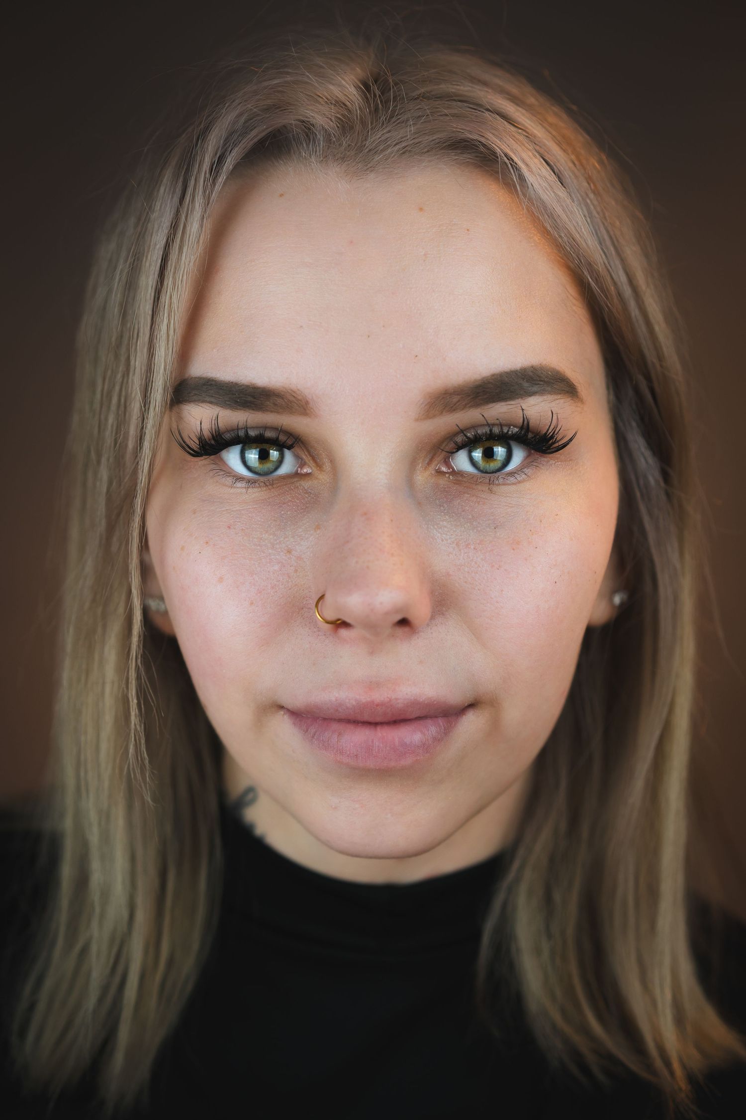 Portrett av Marlene i studio, med fokus på øyne