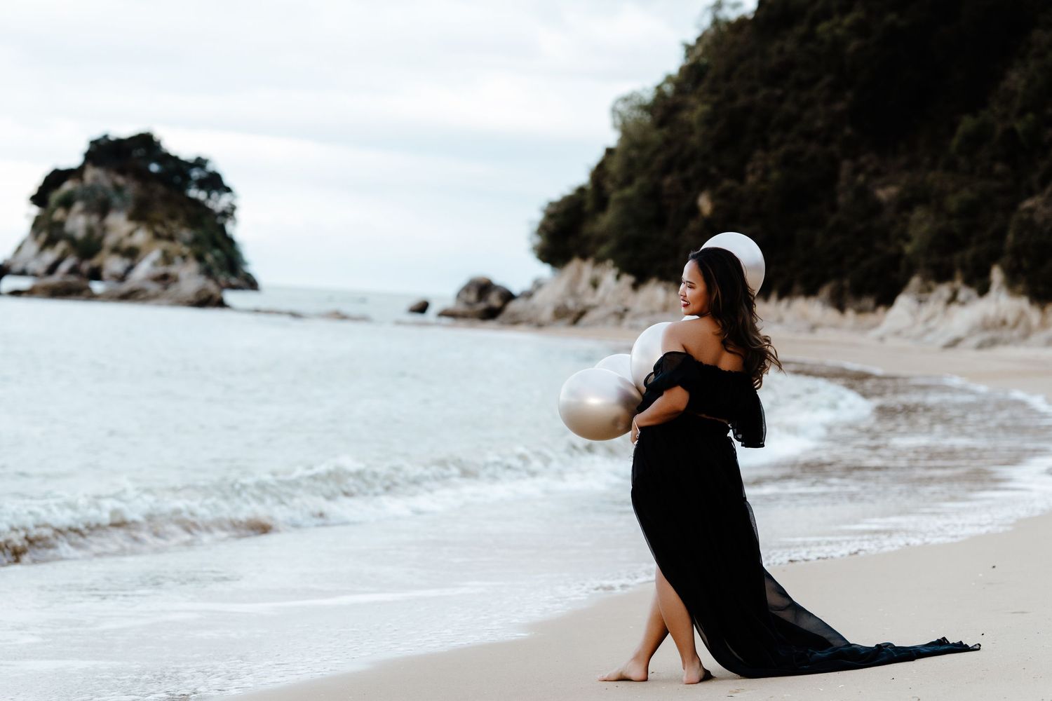 Motherhood sessions in the Abel Tasman National Park by Nelson Photographer