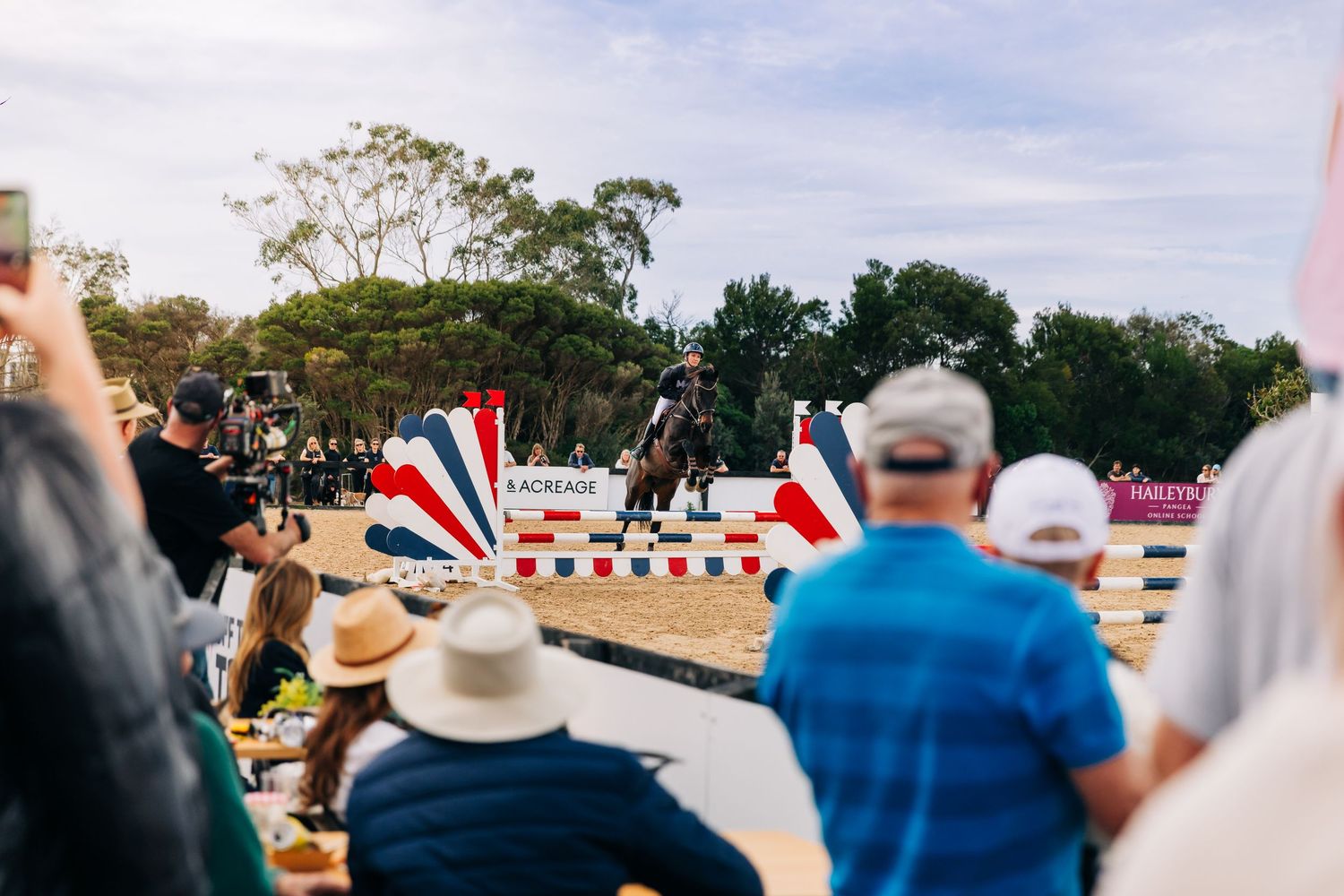 boneo park showjumping crowd