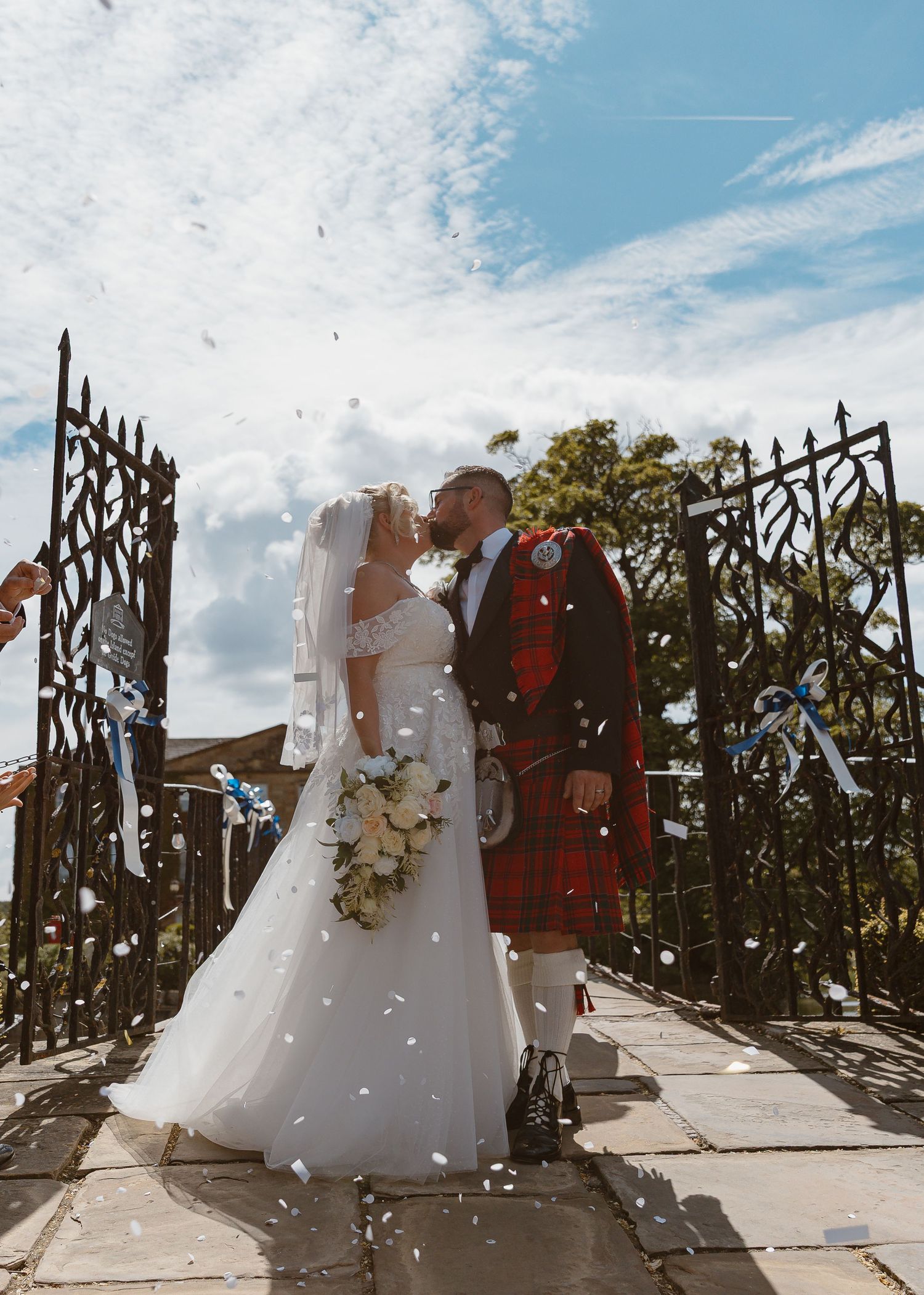 Waterton Park Hotel confetti kiss