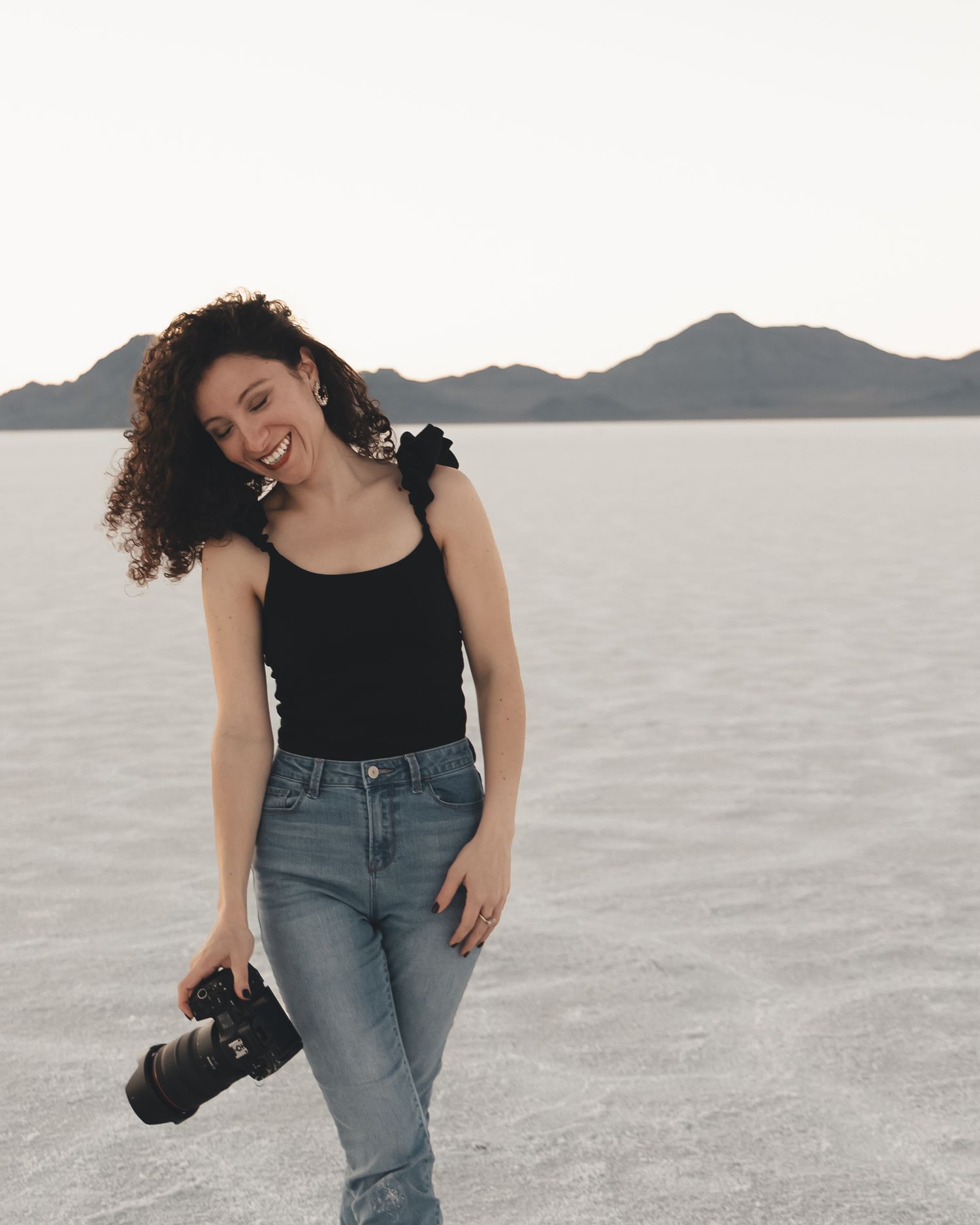 A joyful photography branding session in Utah’s stunning Salt Flats, capturing natural beauty, confidence, and the magic of the moment.