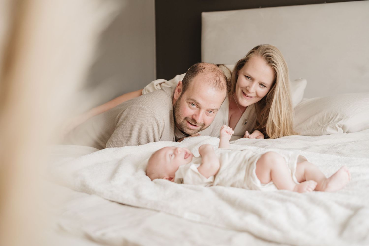 Newbornshoot Ommen, Fotograaf Overijssel, warme tinten