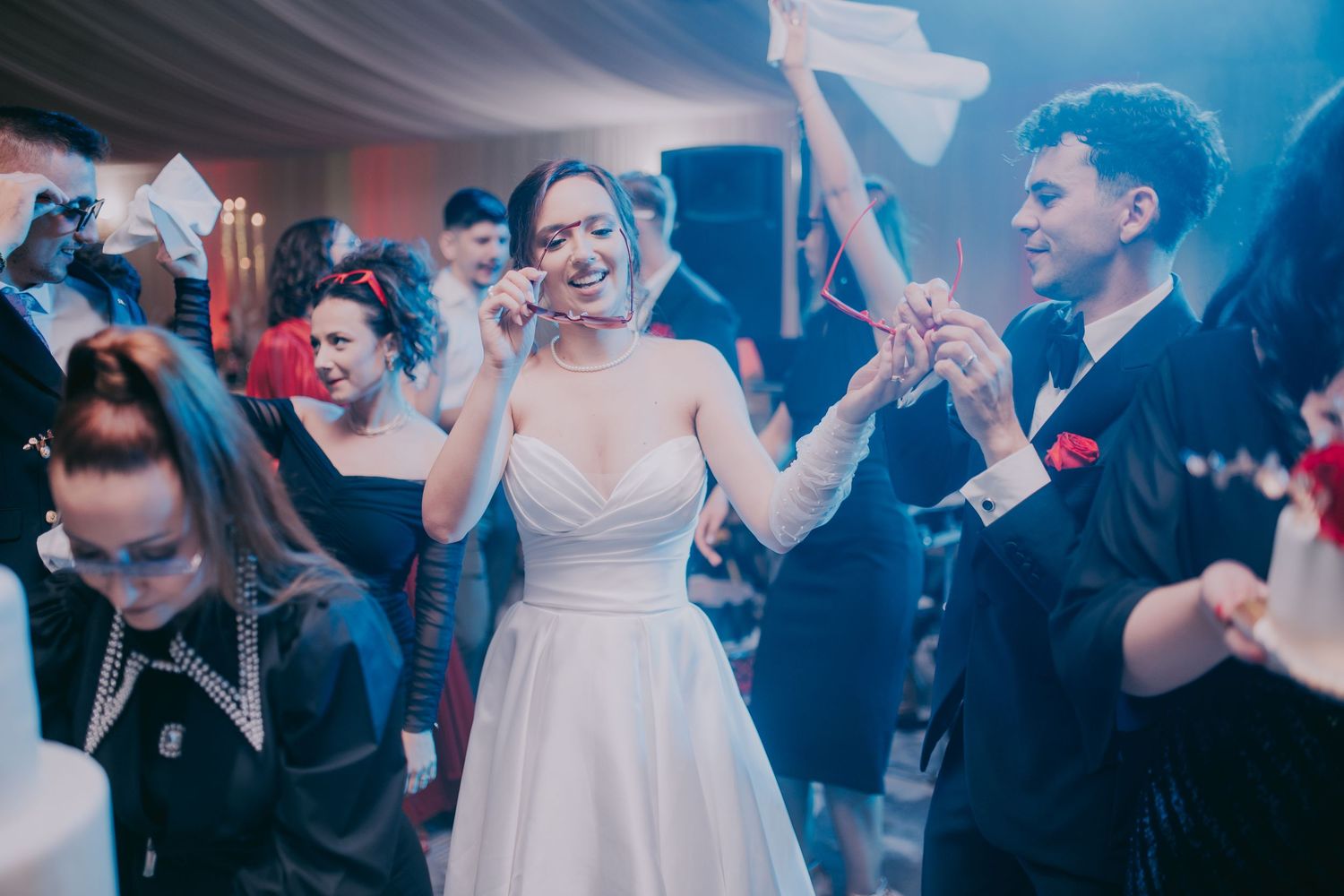 Bride in white gown dancing joyfully with guests at a lively wedding reception party. Epicu Fotograf Drobeta-Turnu Severin