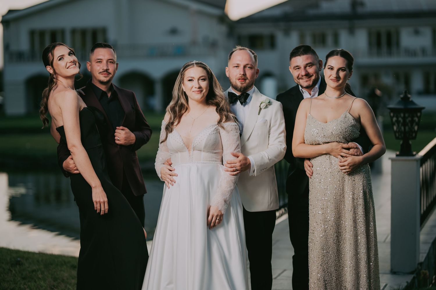 Wedding party of five posing outdoors, bride in white gown with groom and elegantly dressed guests. Epicu Fotograf Drobeta-Turnu Severin