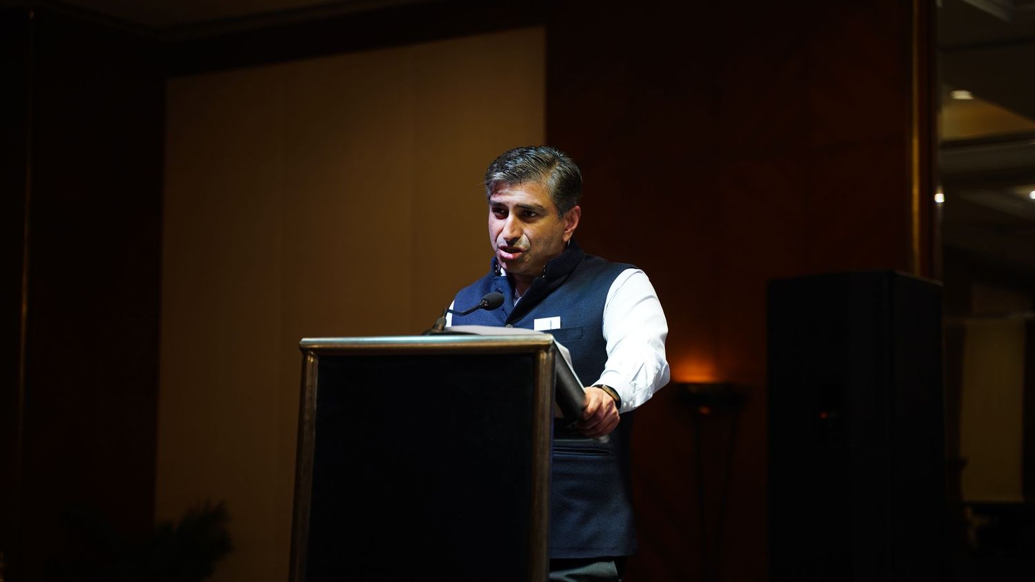 Ratul Puri, Chairman of Hindustan Powers giving Speach
