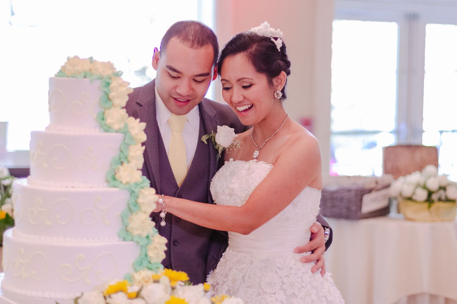 Wedding bride and groom cutting the cake