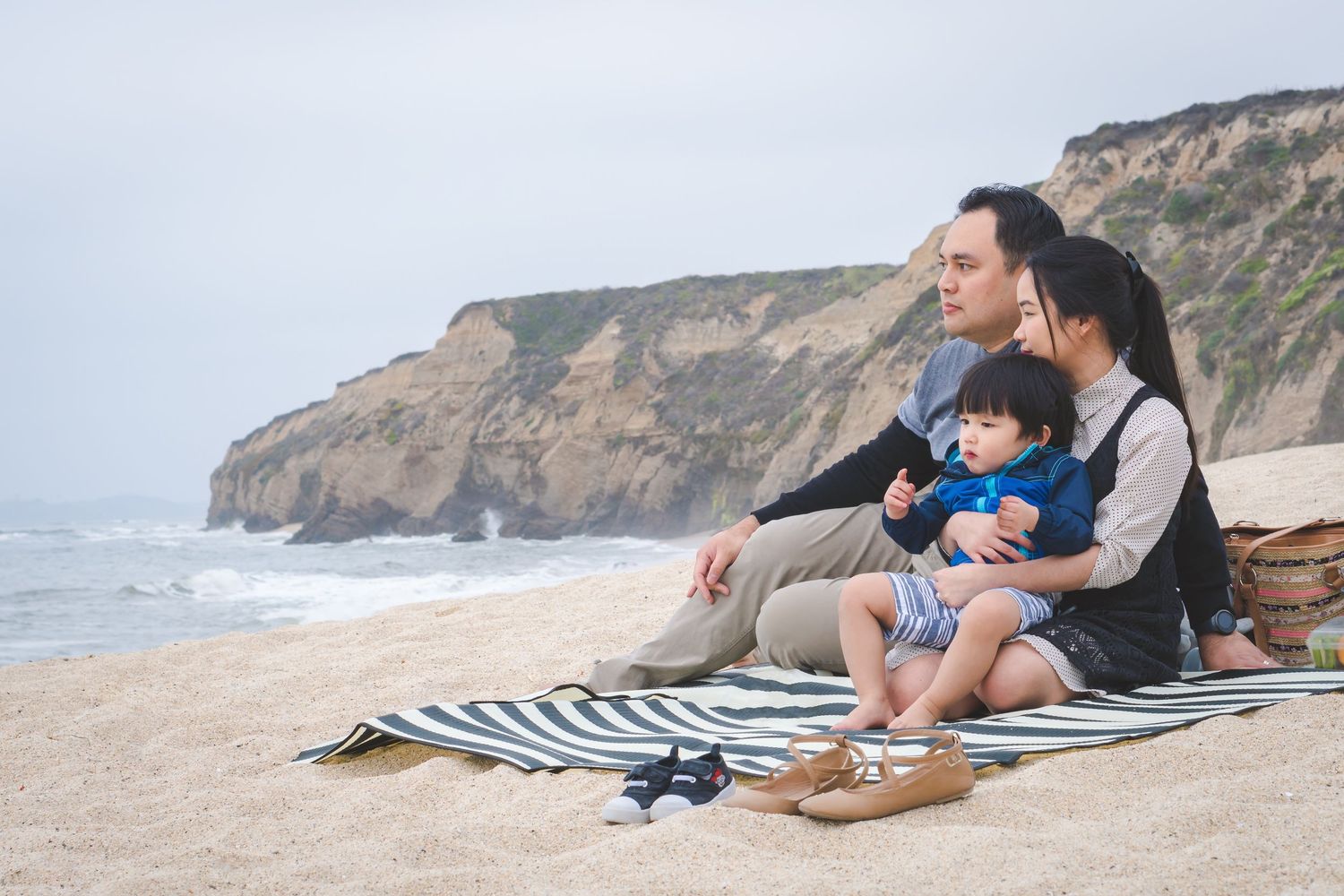 Outdoor family photo at the beach