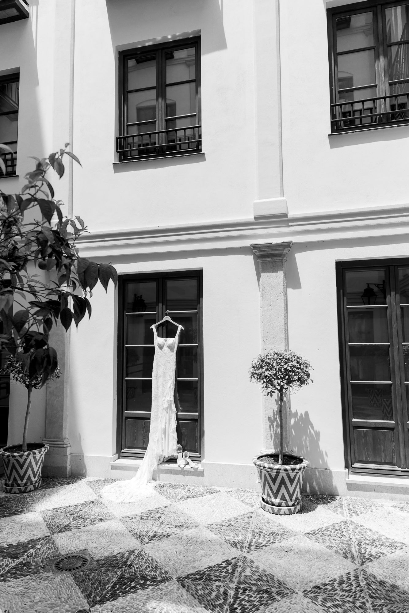 San Diego wedding photographer’s highlights from a beautiful Spanish wedding.