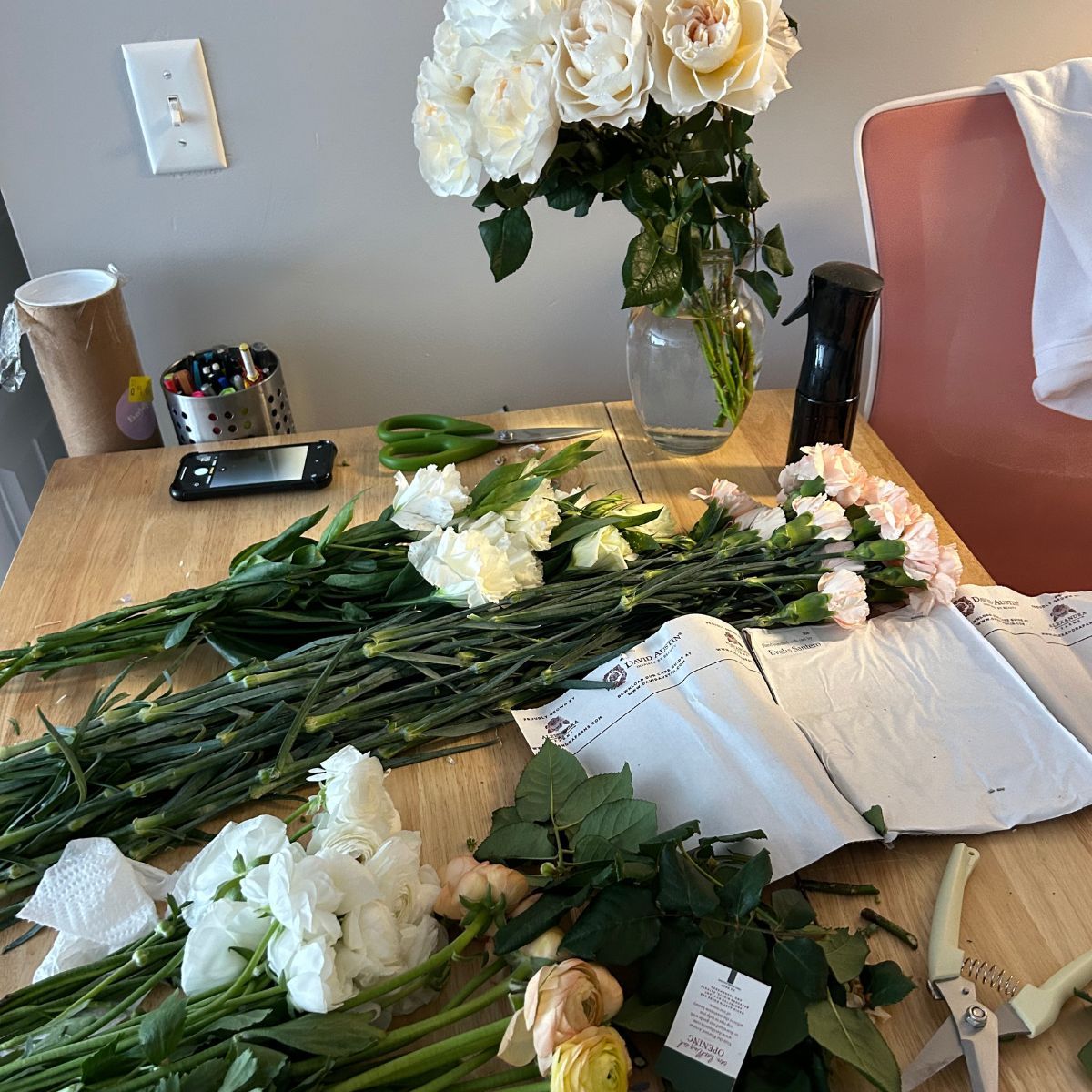 San Diego wedding tips: DIY your wedding flowers with these expert ideas.