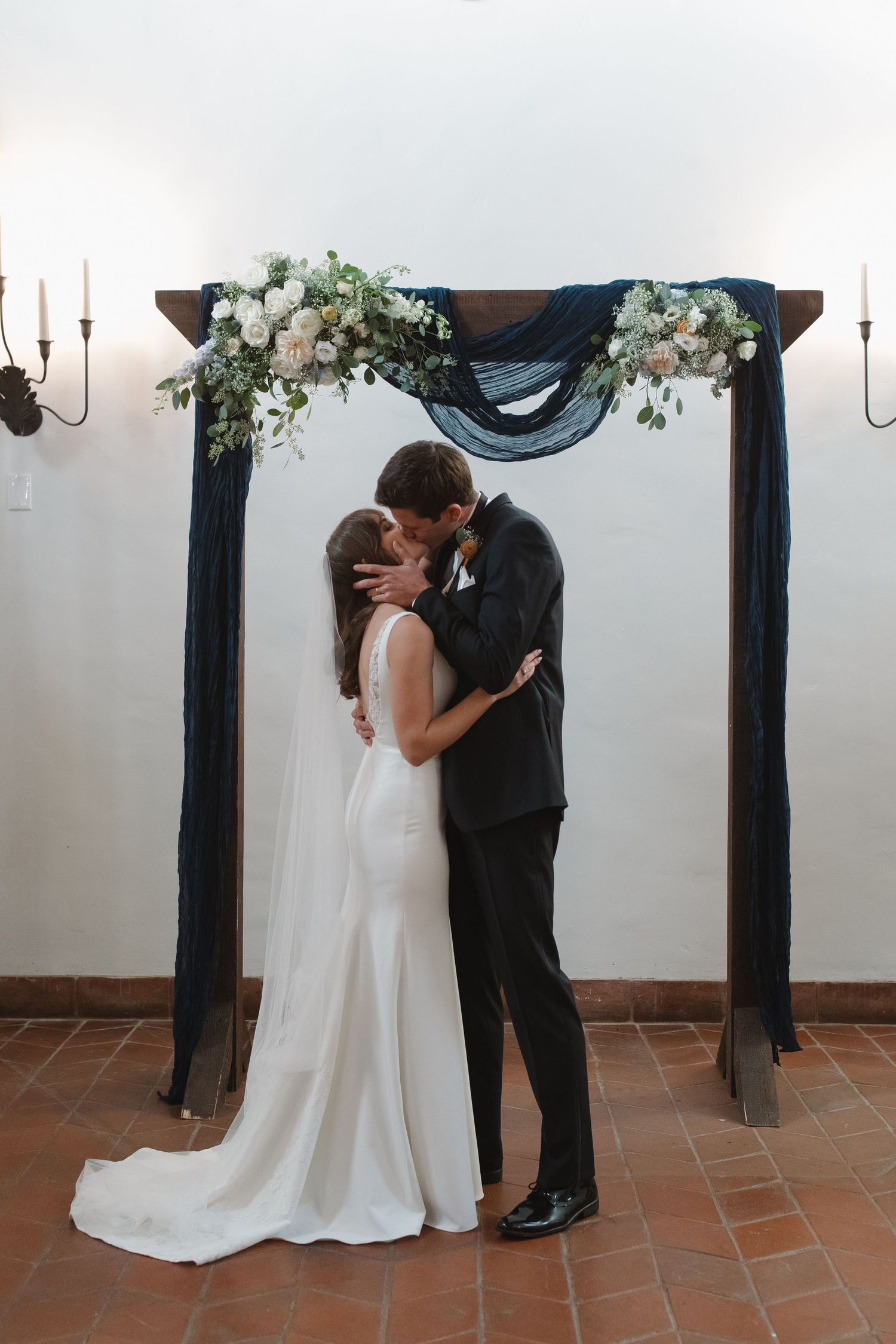 How to DIY your wedding flowers, perfect for San Diego destination weddings.