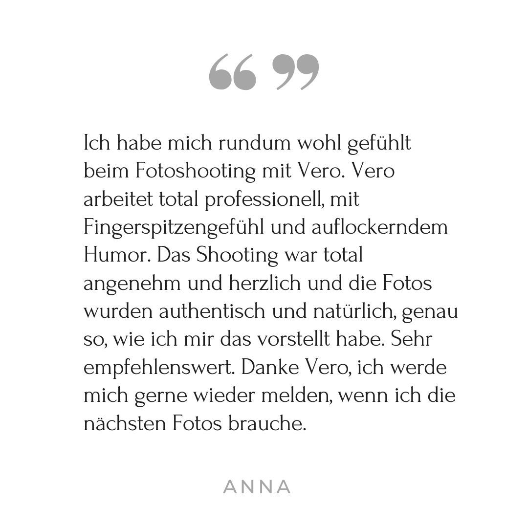 Customer testimonial quotes and text snippets in German language shown on a light background.