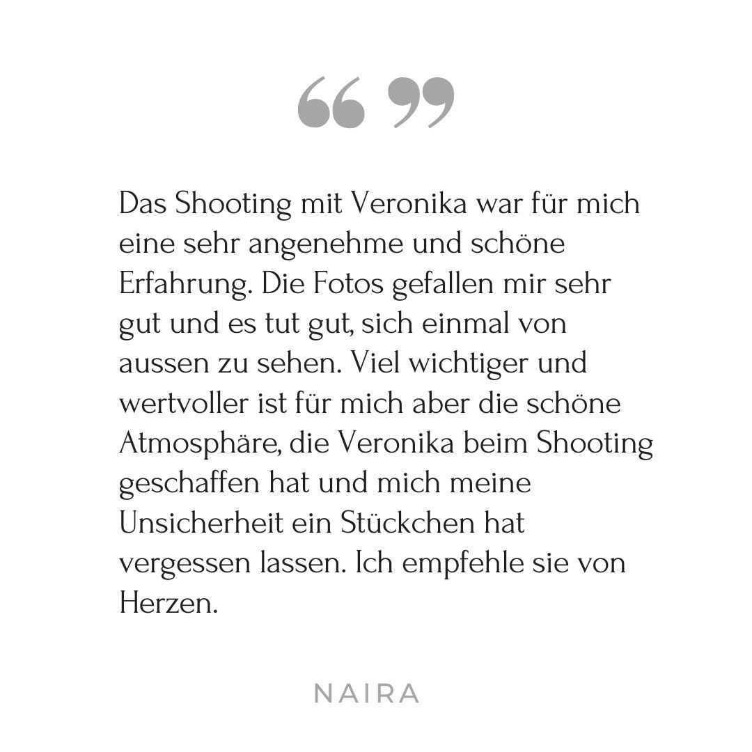 A testimonial quote layout with German text displayed on a light background with elegant typography.