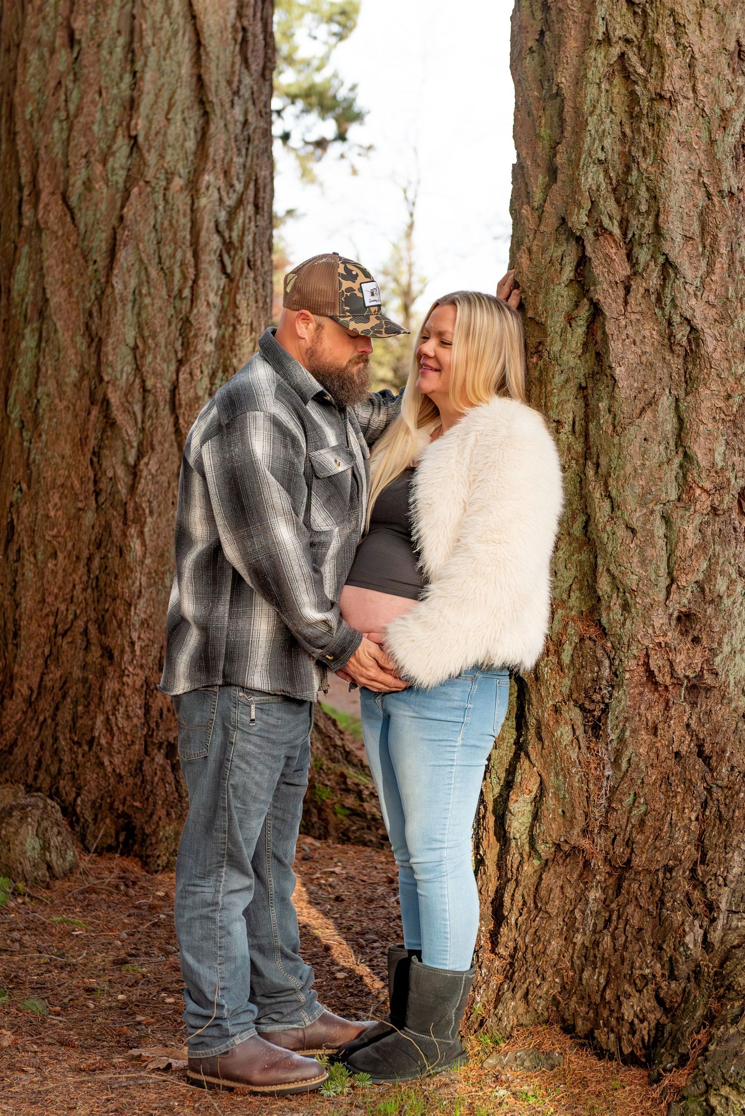 Detailed maternity image of mom and dad holding mom's belly, Stayton, OR