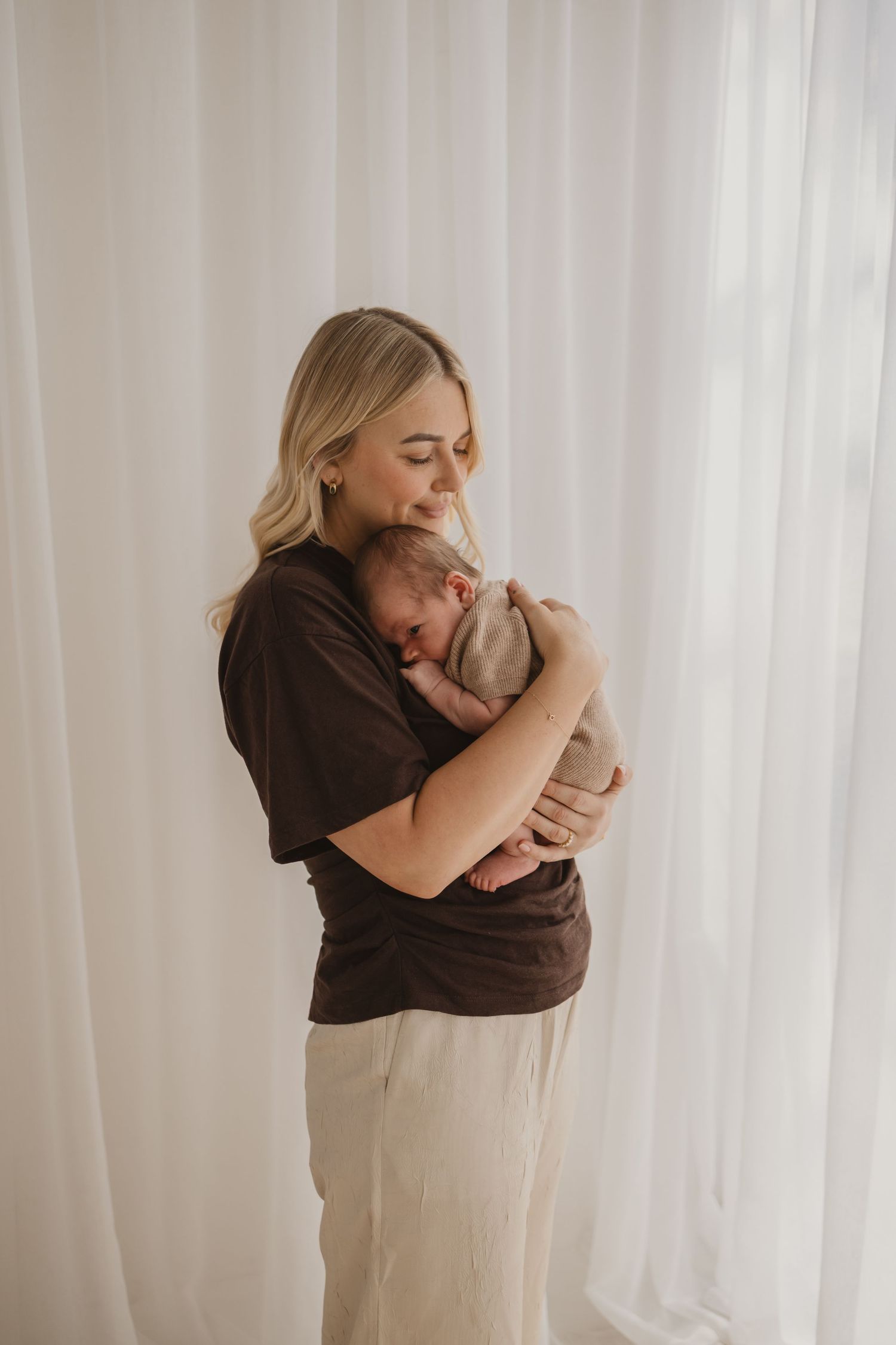 Geelong Lara Torquay Ocean Grove Barwon Heads newborn maternity pregnancy family motherhood couples photographer photography photoshoot