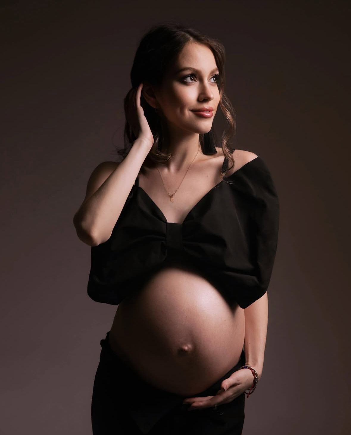 Pregnancy studio portrait photography in Manhattan studio. Outfits are provided.