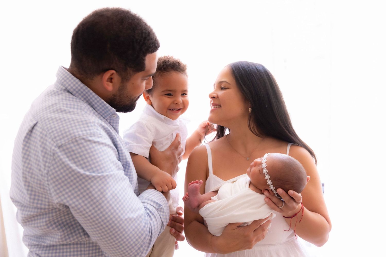 Best New York/ Jersey City newborn photographer. Stress free at home newborn photoshoot, candid family newborn photoshoot Jersey City