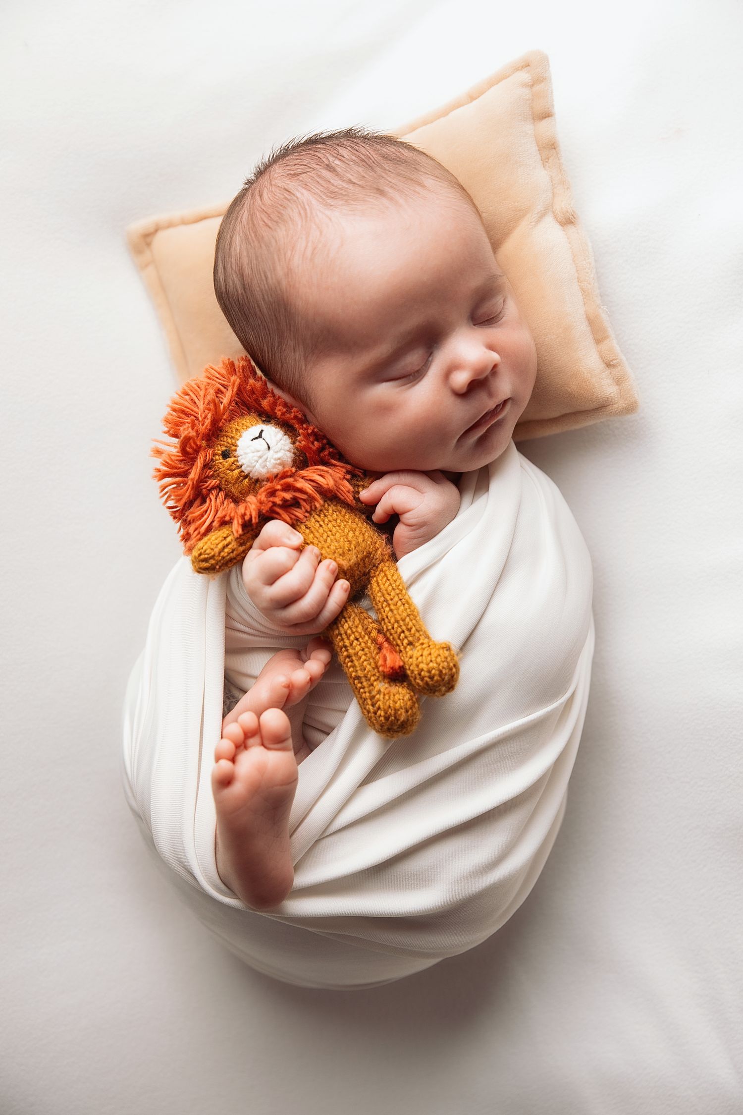 Best New York/ Jersey City newborn photographer. Stress free at home newborn photoshoot, candid family newborn photoshoot Jersey City