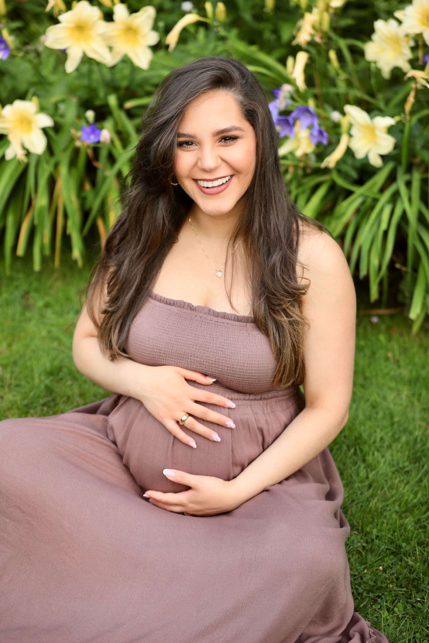 Outdoor candid pregnancy photographer in Jersey City