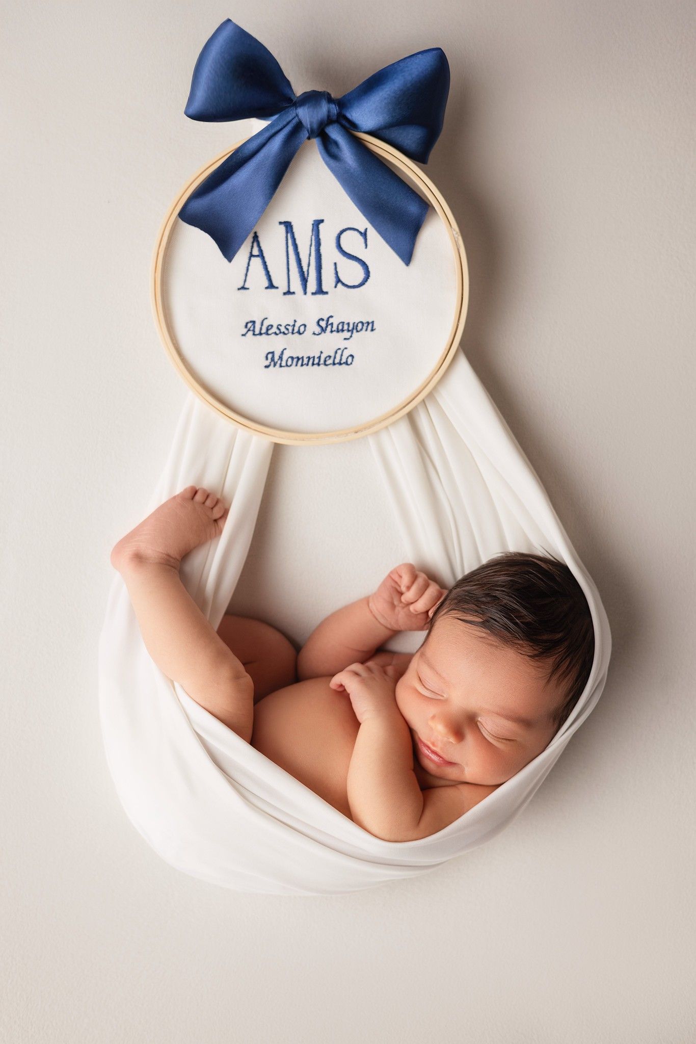 Best New York/ Jersey City newborn photographer. Stress free at home newborn photoshoot, candid family newborn photoshoot Jersey City