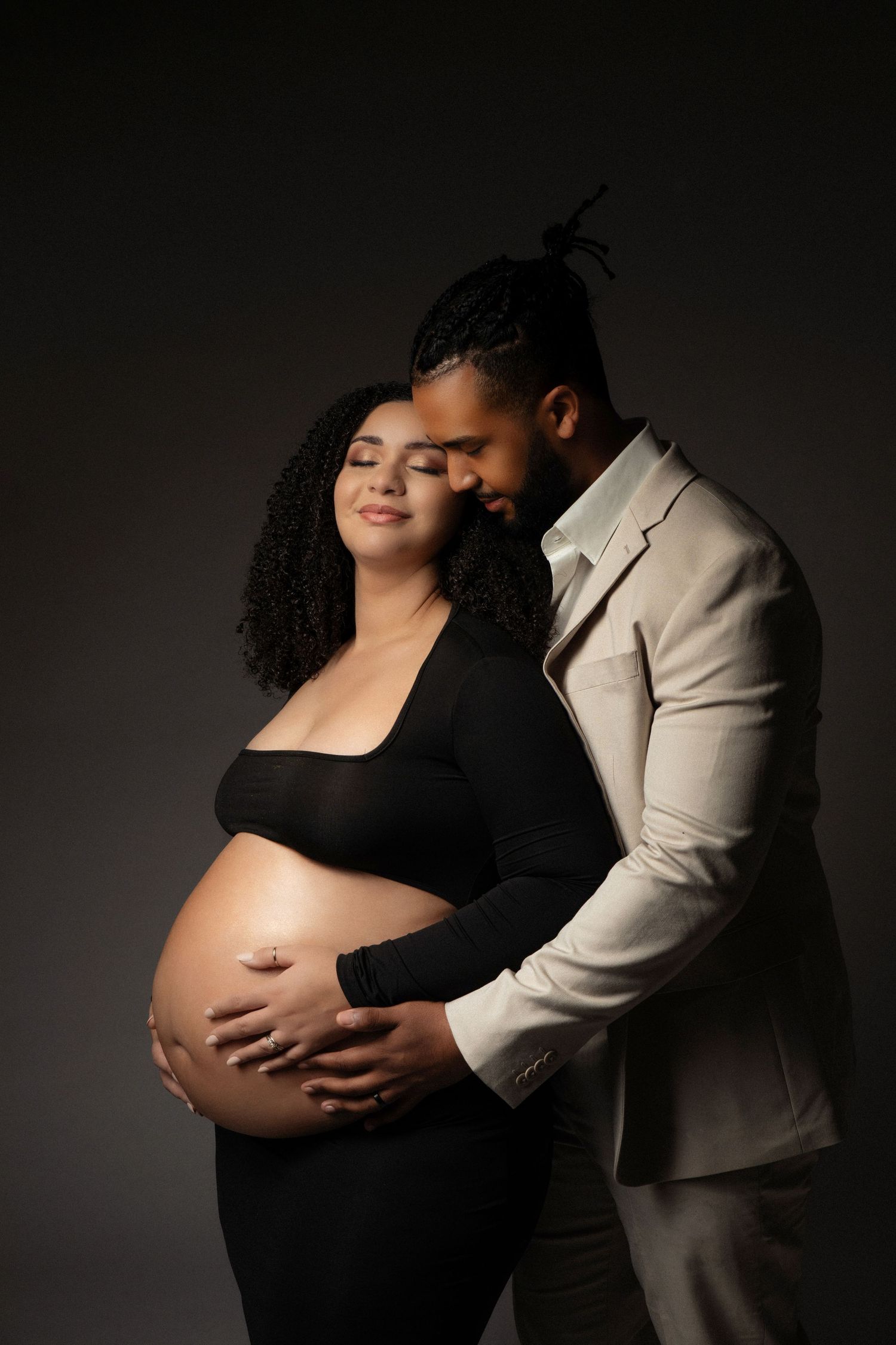 Studio pregnancy photographer in New Jersey/ New York. Outfits provided.