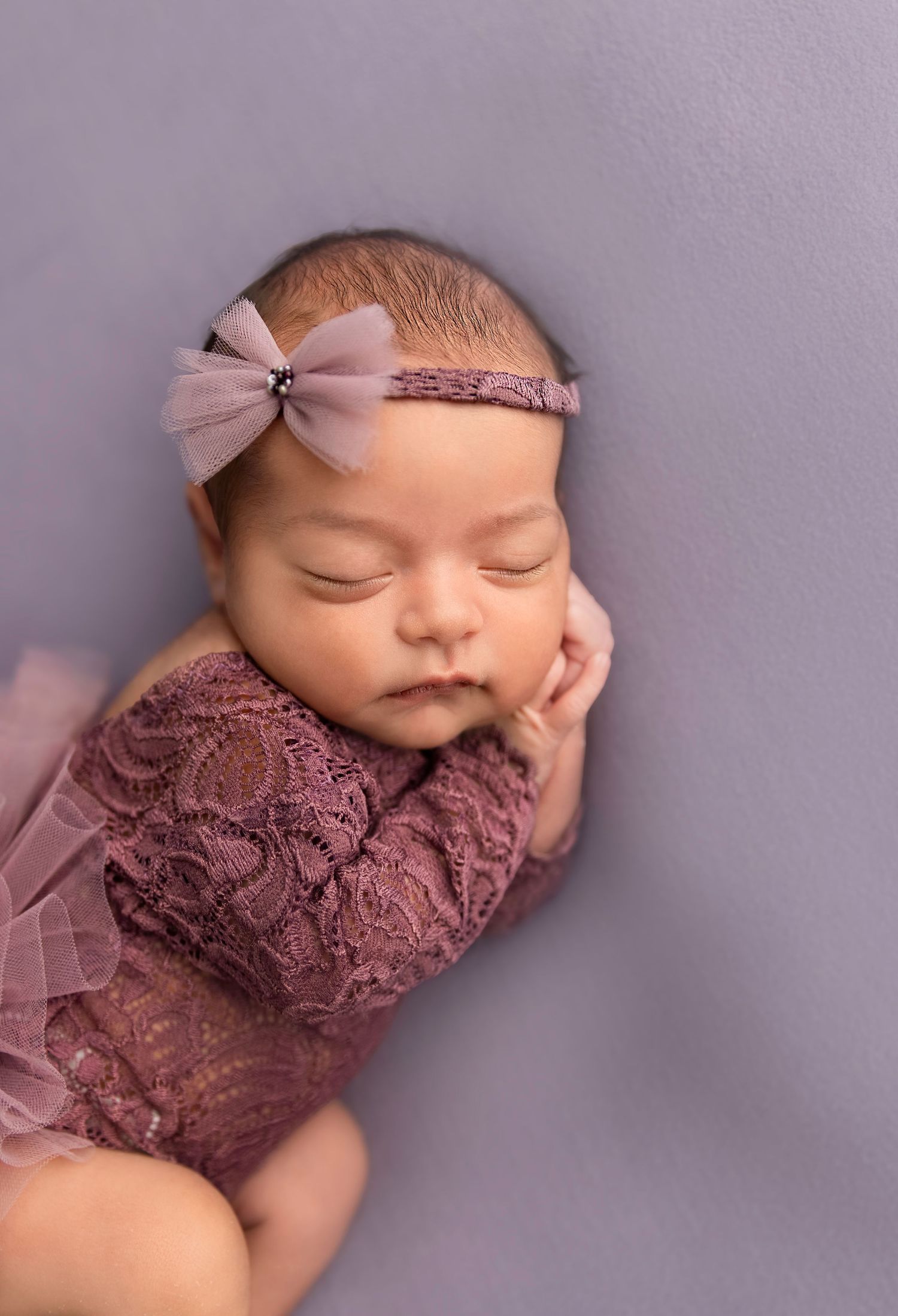 Newborn session New York, Manhattan studio. Props are included in the package.