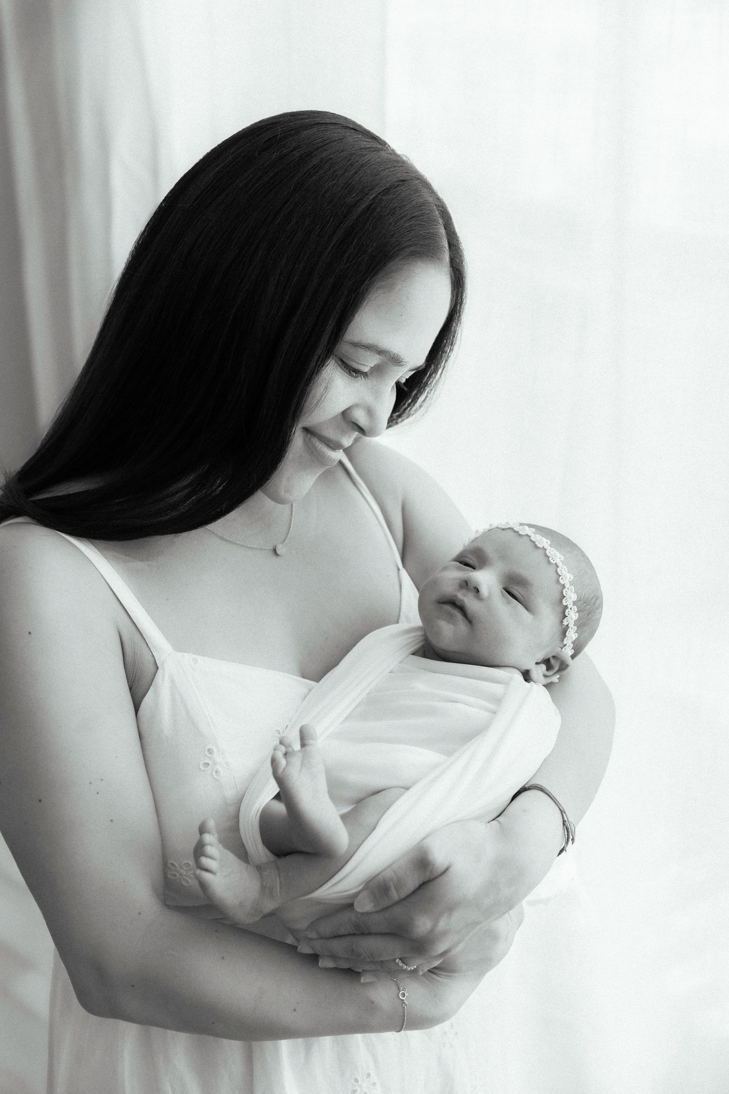 Best New York/ Jersey City newborn photographer. Stress free at home newborn photoshoot, candid family newborn photoshoot Jersey City