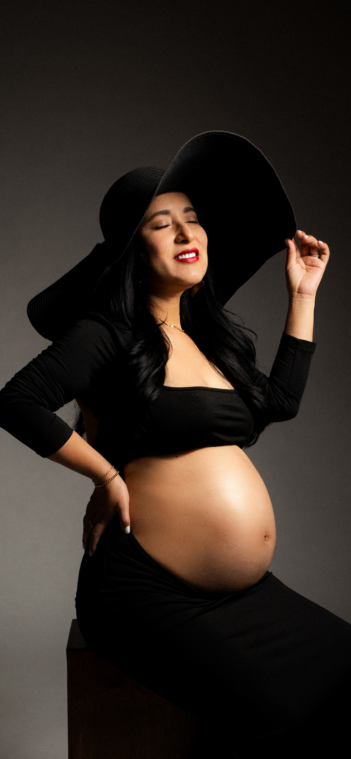 Studio pregnancy photographer in Jersey City/ New York. Outfits provided.