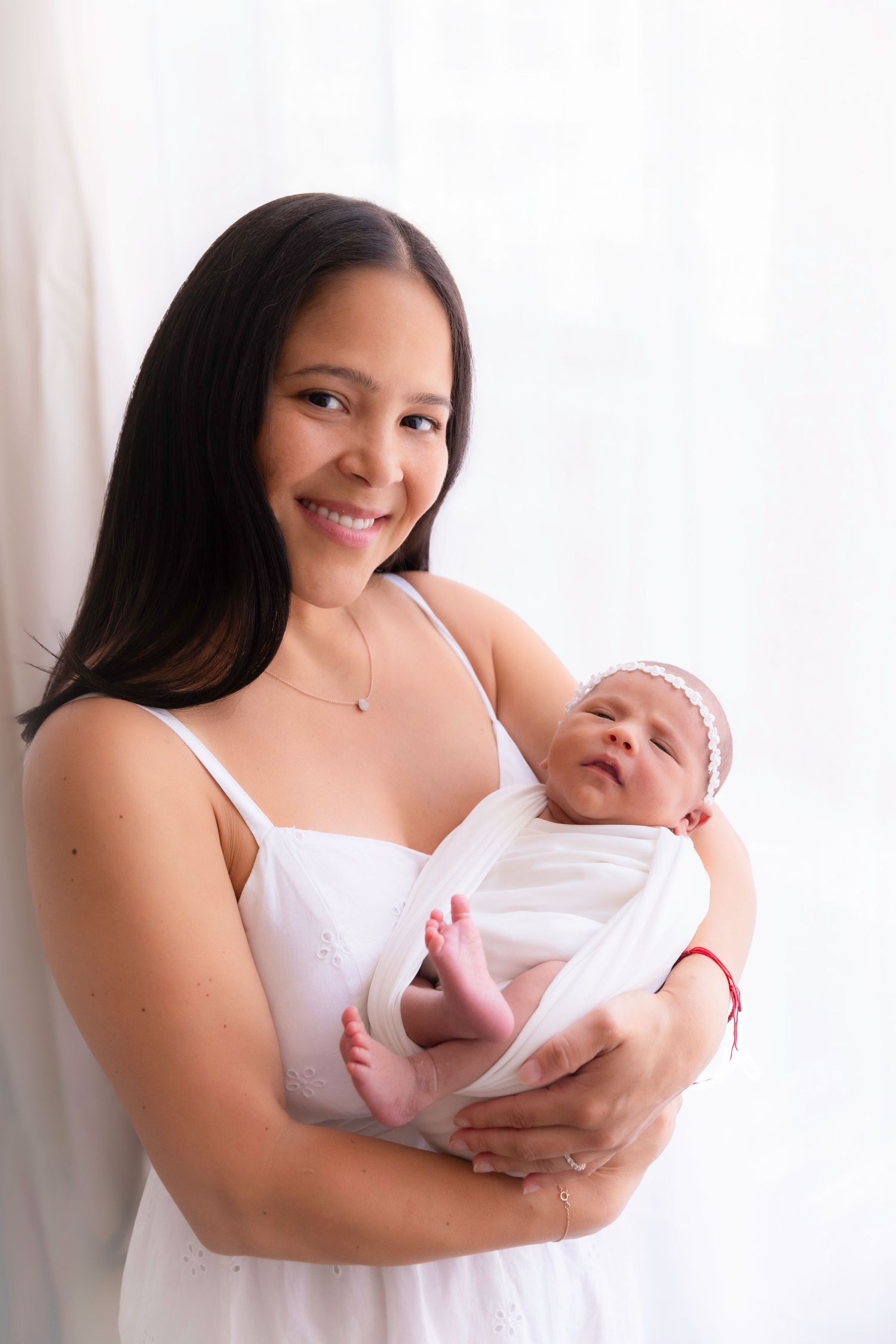 Best New York/ Jersey City newborn photographer. Stress free at home newborn photoshoot, candid family newborn photoshoot Jersey City
