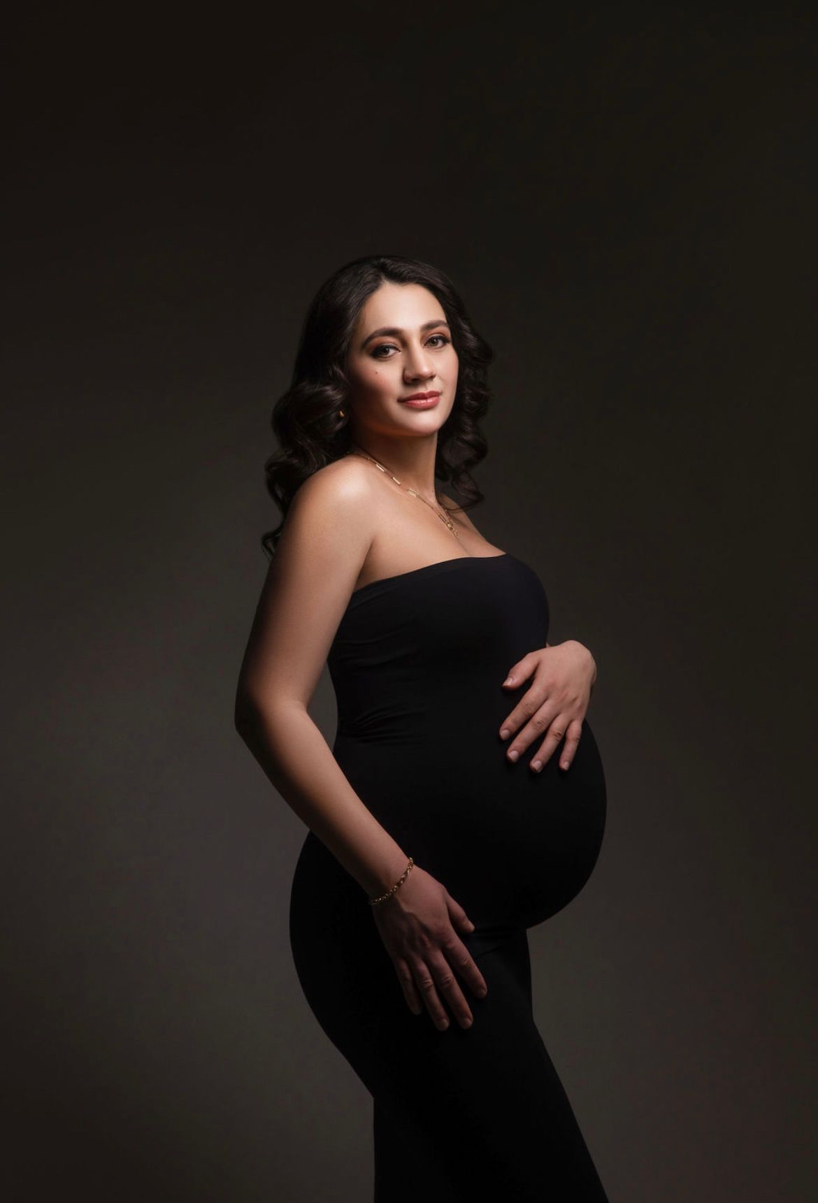 Top studio pregnancy photography in New Jersey/ New York. Outfits provided.