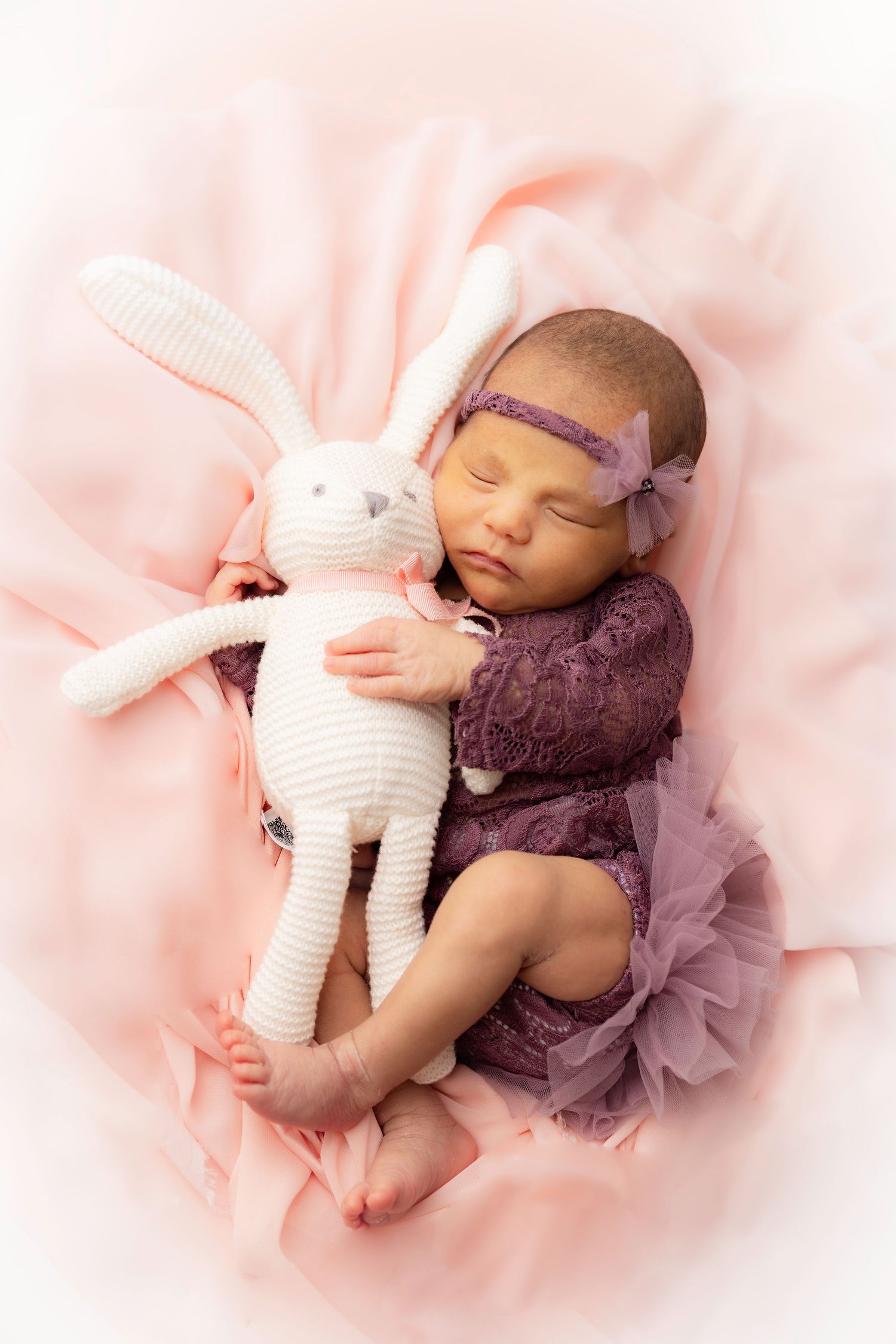 In-studio and on-location newborn, maternity, baby, and child lifestyle sessions.