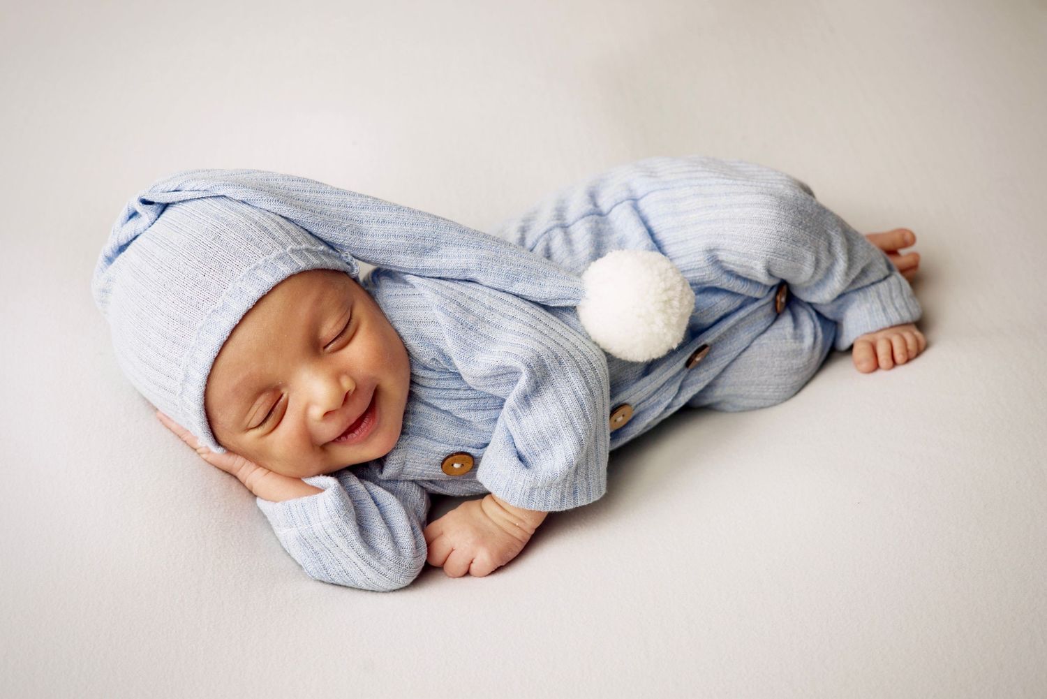 Best New York/ Jersey City newborn photographer. Stress free at home newborn photoshoot, candid family newborn photoshoot Jersey City