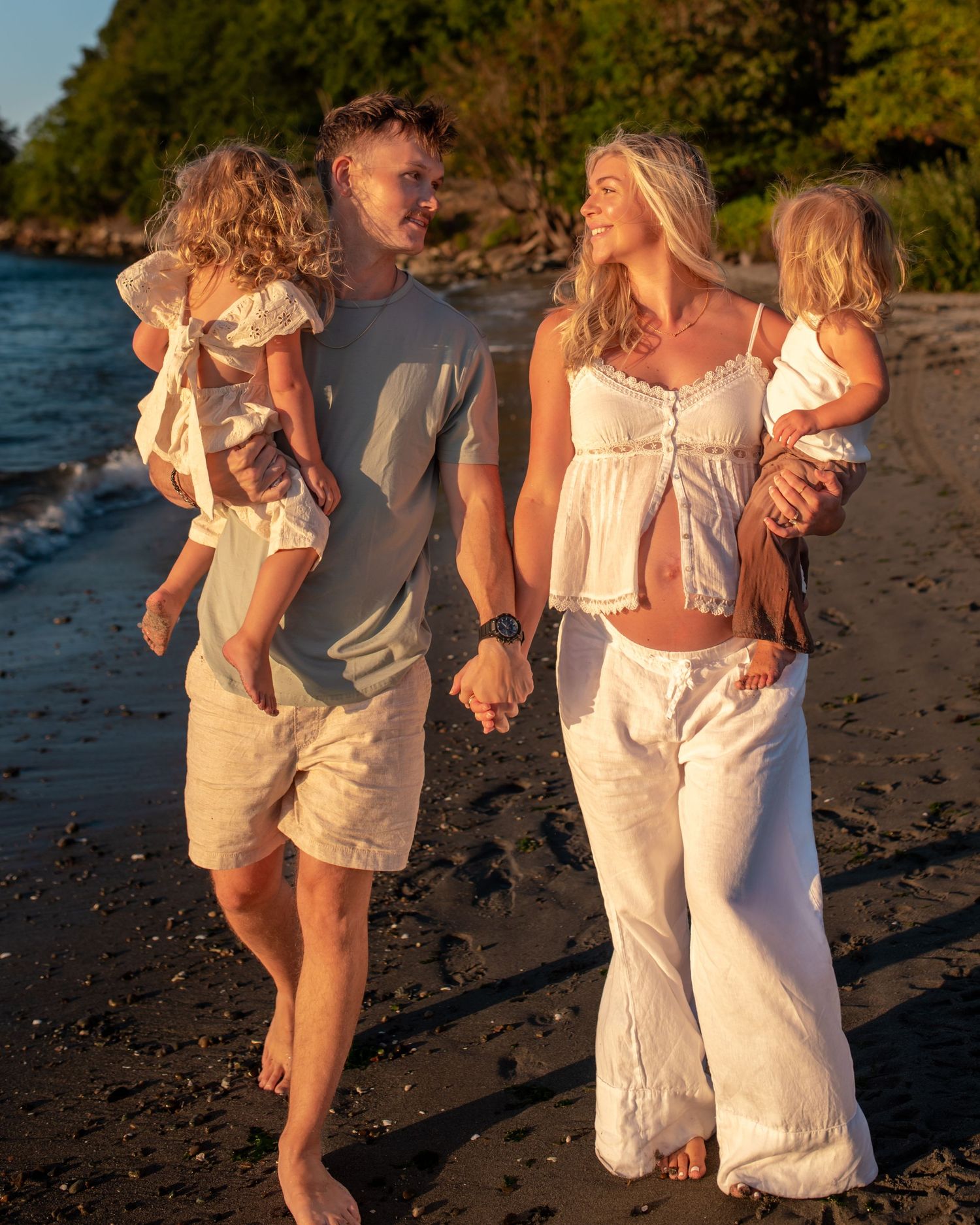 family maternity photo, maternity