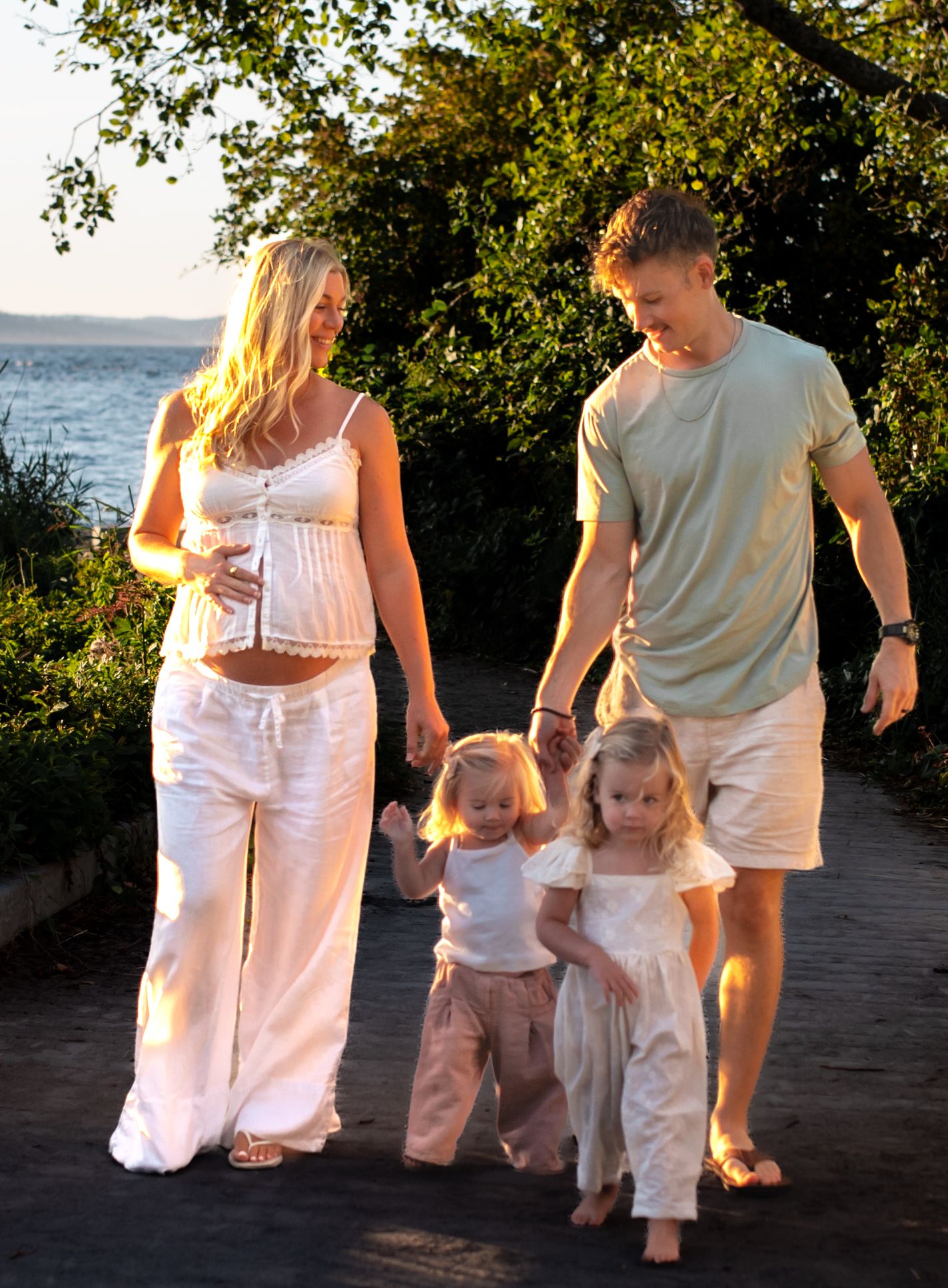 family maternity photo