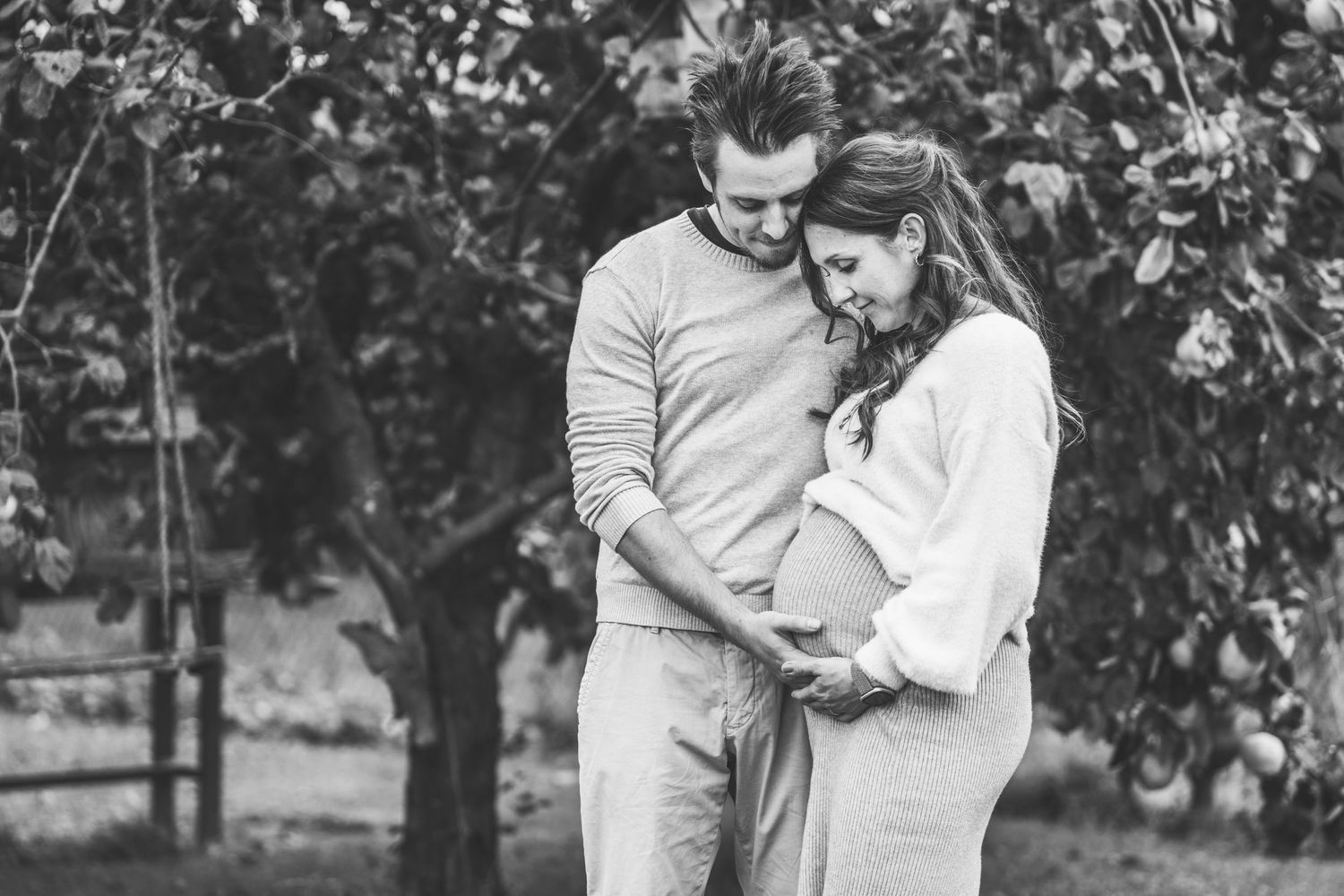 Natürliche Babybauchfotografie in Ludwigsburg bei Stuttgart