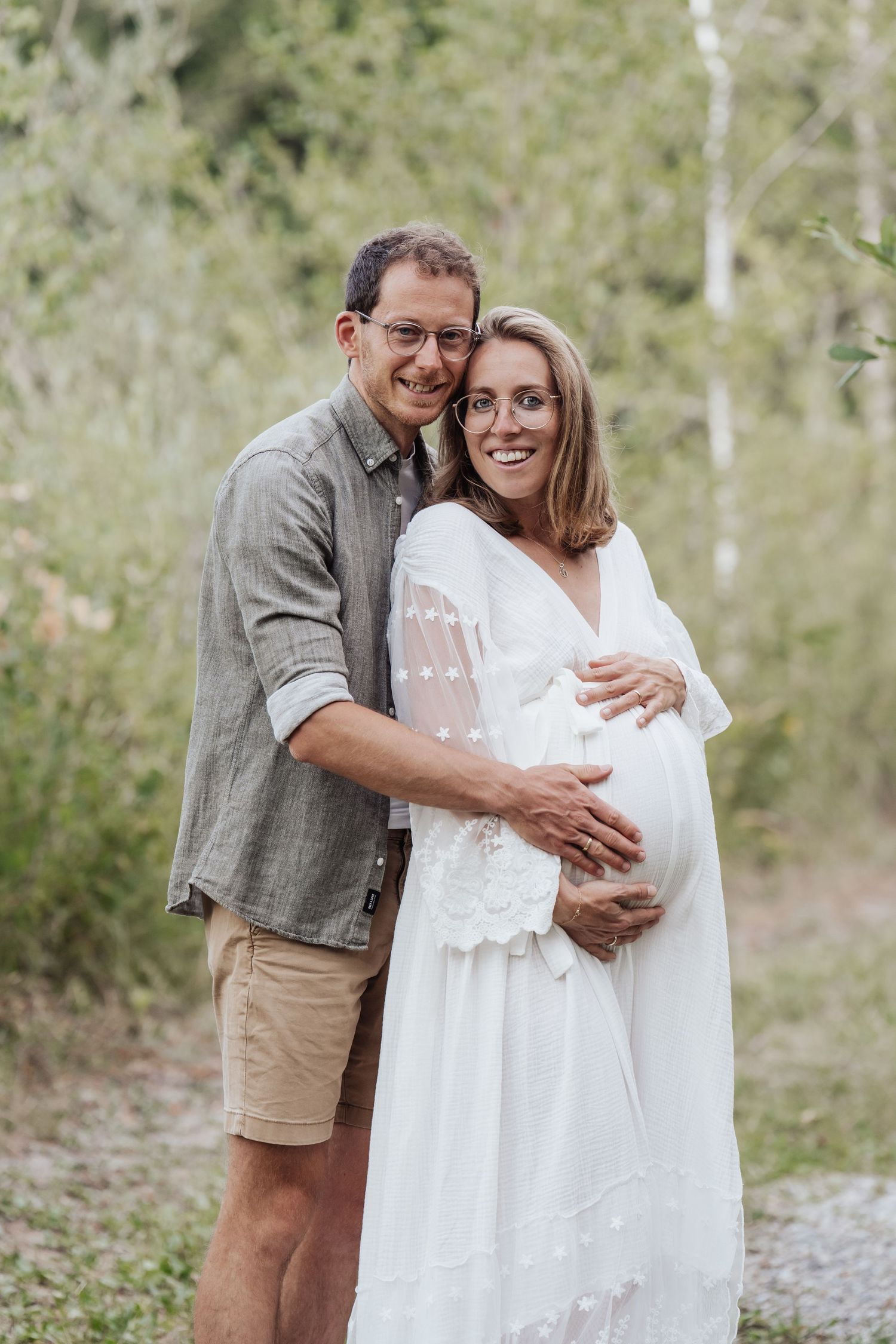 Babybauchshooting im Allgäu bei Bad Grönenbach – werdende Mama in der Natur.