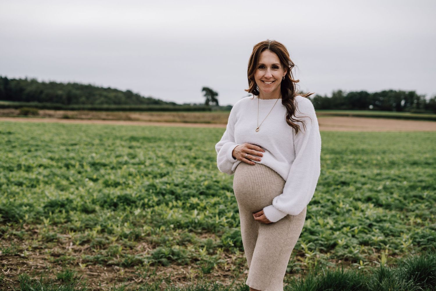 Natürliche Babybauchfotografie in Ludwigsburg bei Stuttgart