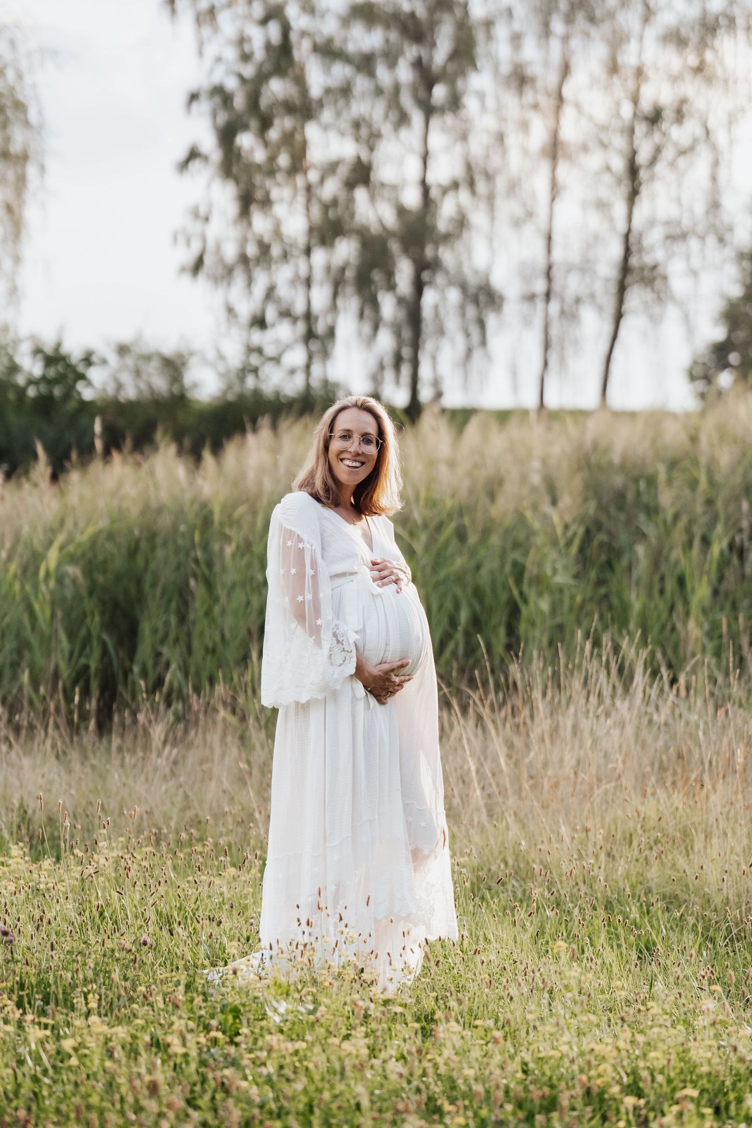 Babybauchfotos bei Bad Grönenbach – emotionale Schwangerschaftsbilder in der Natur.