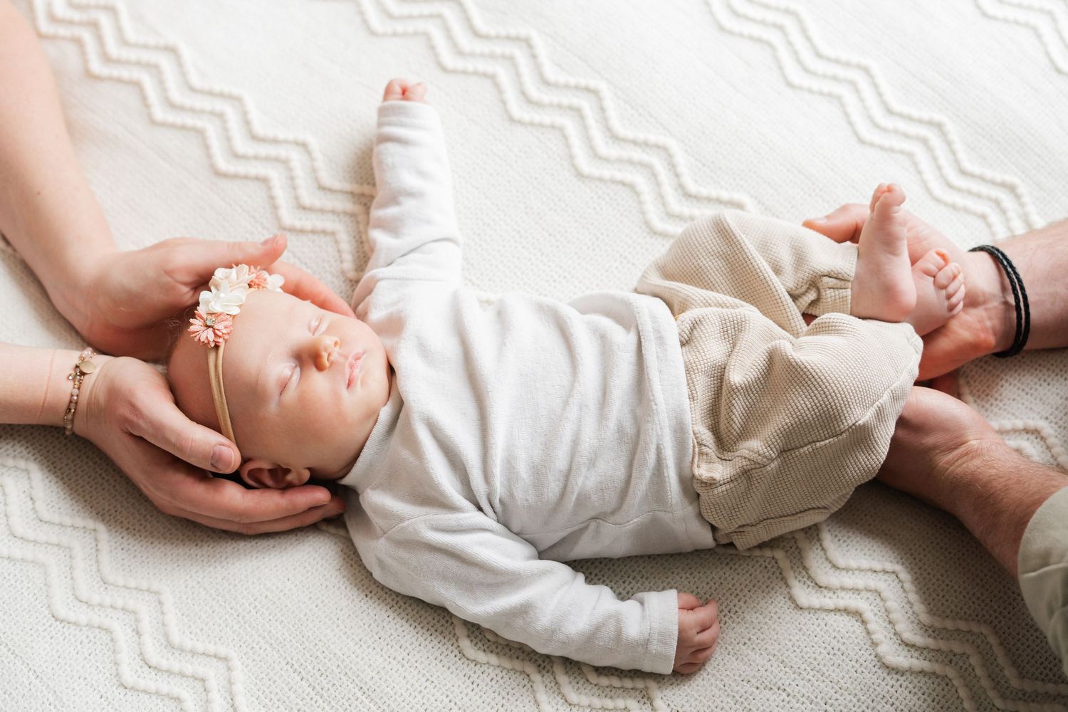 Neugeborenen Homestory Allgäu Familie mit Baby zuhause