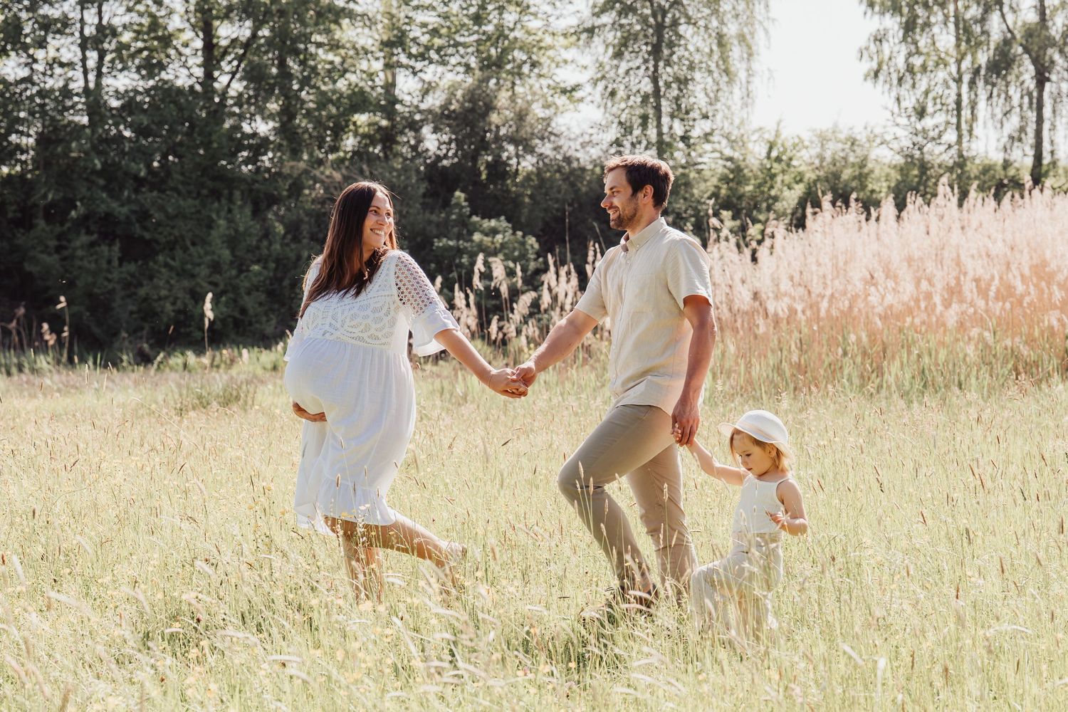 Schwangerschaftsfotos Allgäu natürliche Babybauchfotografie