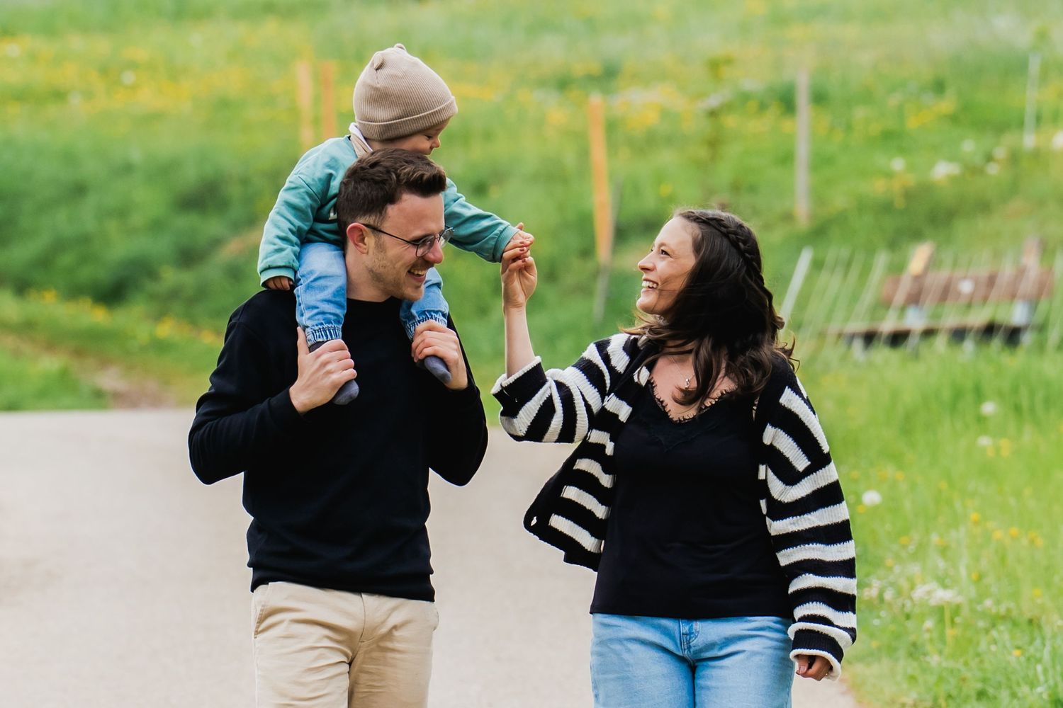 Familienfotografie Allgäu natürliche Momente draußen