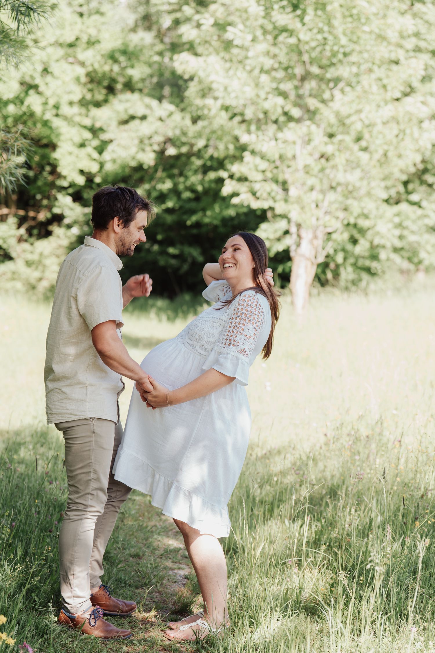 Schwangerschaftsfotos Allgäu natürliche Babybauchfotografie