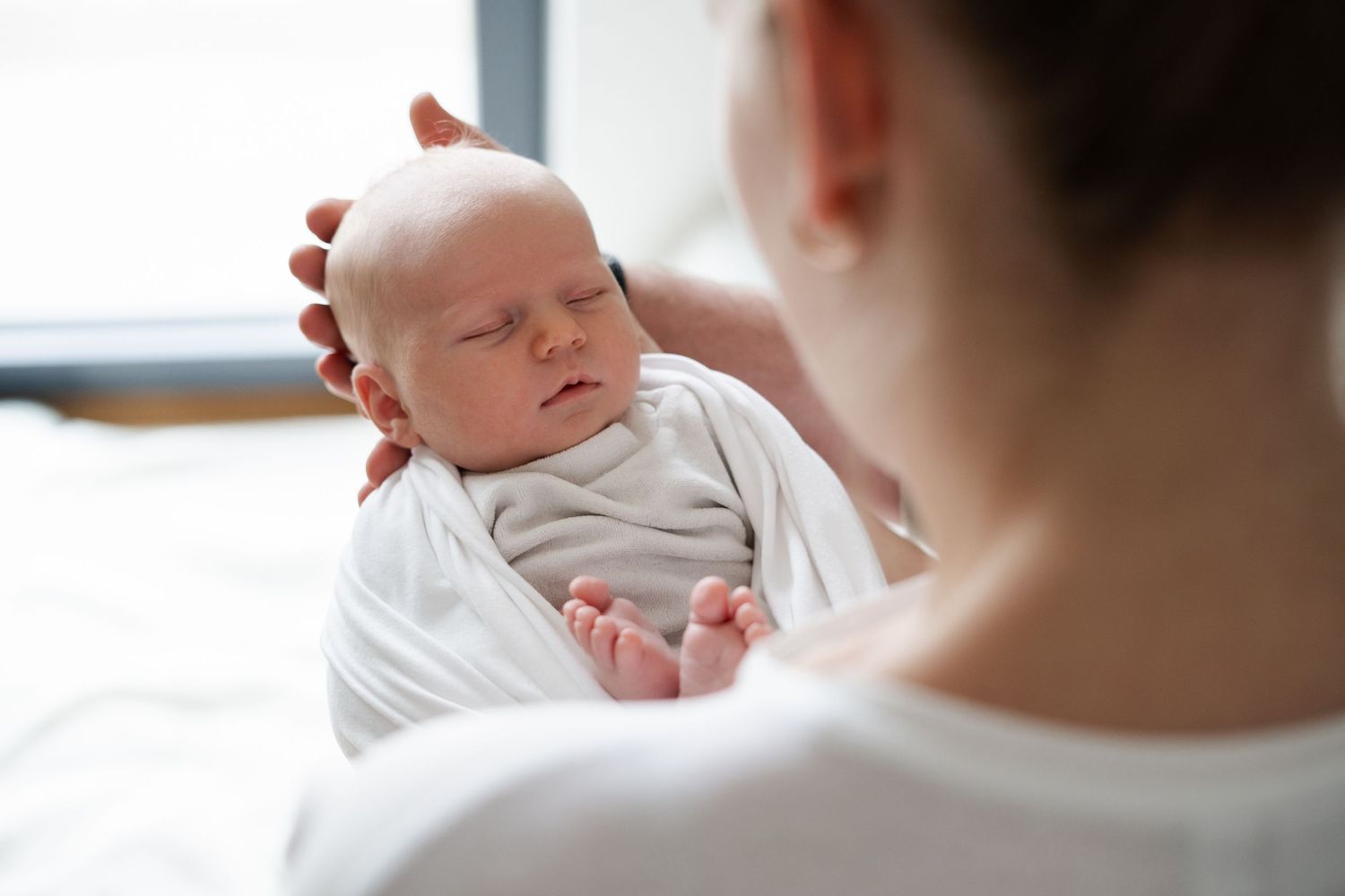 Neugeborenen Homestory Allgäu Familie mit Baby zuhause