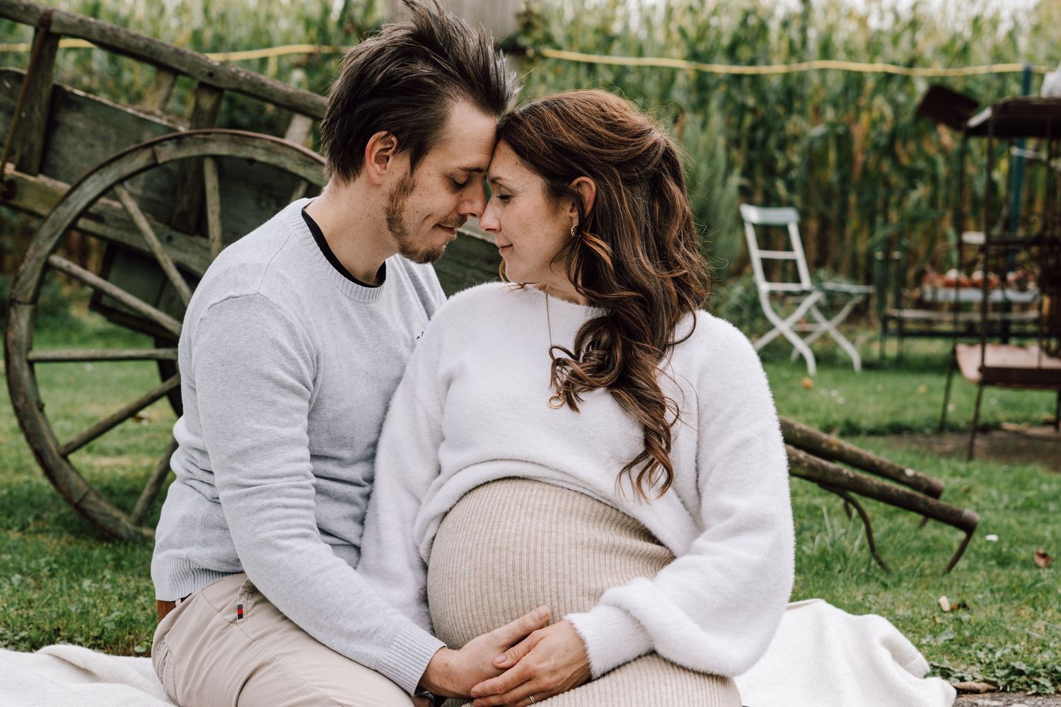 Natürliche Babybauchfotografie in Ludwigsburg bei Stuttgart