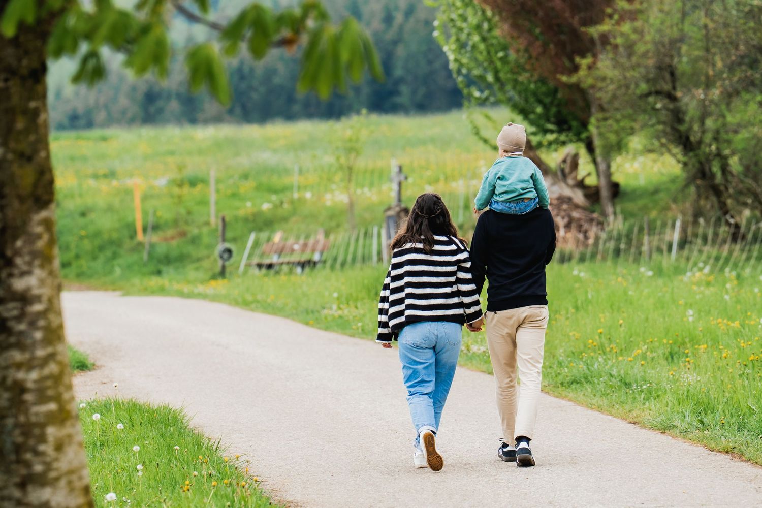 Familienfotografie Allgäu natürliche Momente draußen