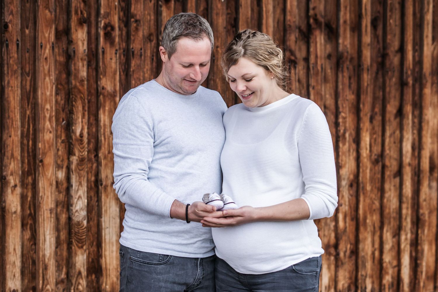 Babybauchfotografie Allgäu Schwangerschaft draußen