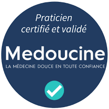 Medoucine certified practitioner badge in navy blue with checkmark verification.