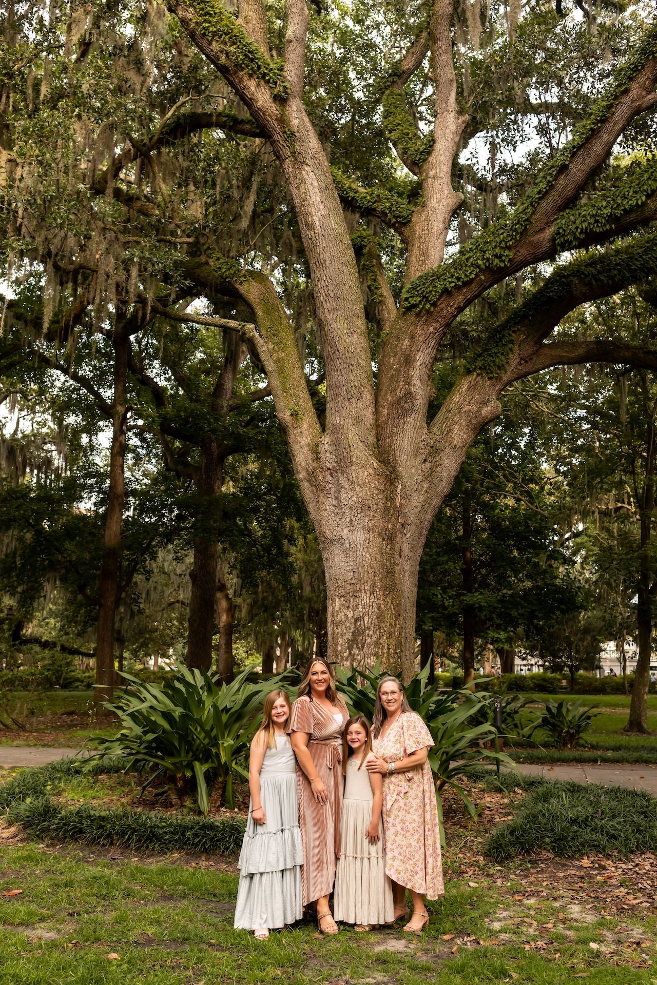 Female family portraits in Forsyth Park.