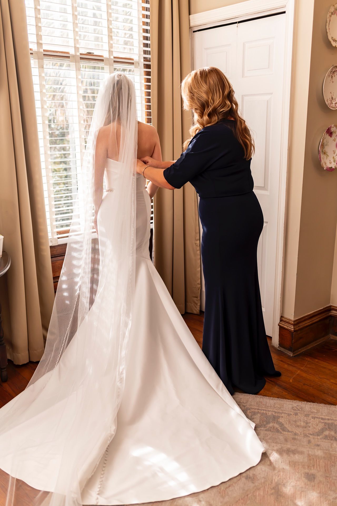 Forsyth Park Inn Wedding in the getting ready rooms