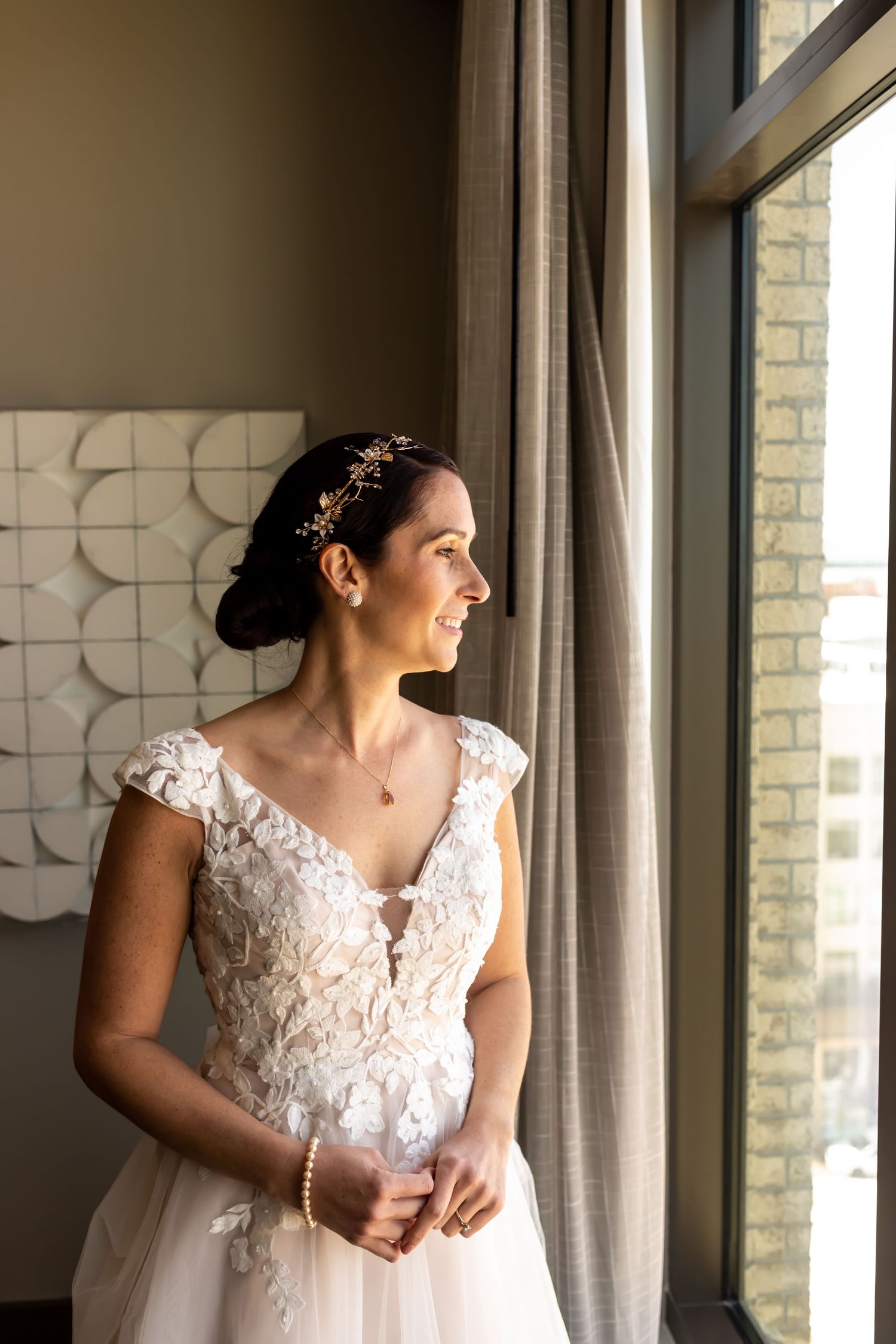 Bride getting ready for her wedding at Thompson Savannah hotel.