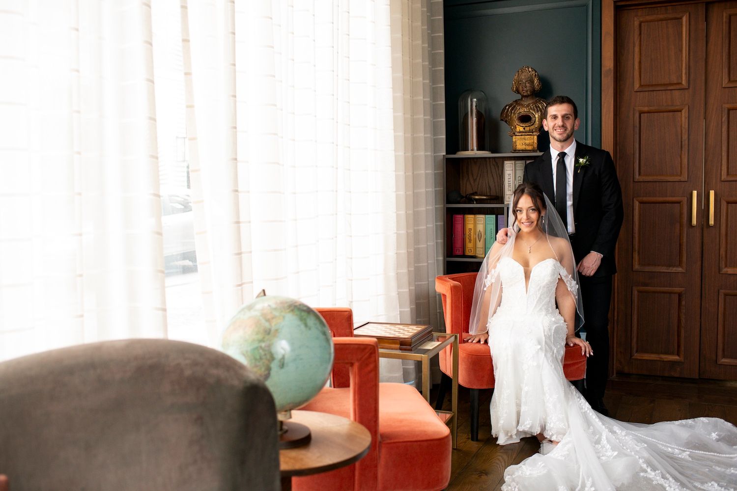 Bride and groom couples portraits at Perry Lane Hotel wedding in Savannah. Georgia.